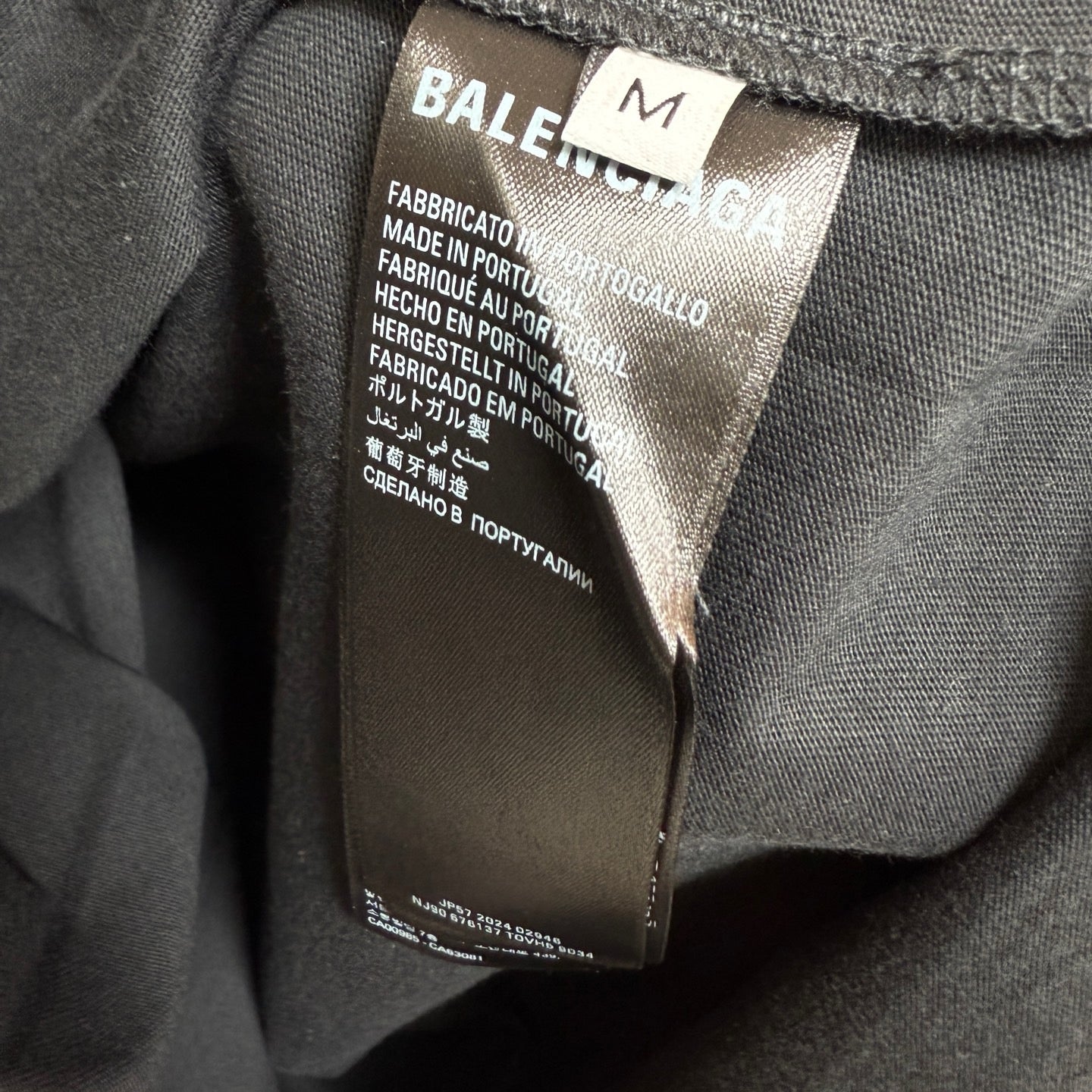 Dunkelschwarzes T-Shirt