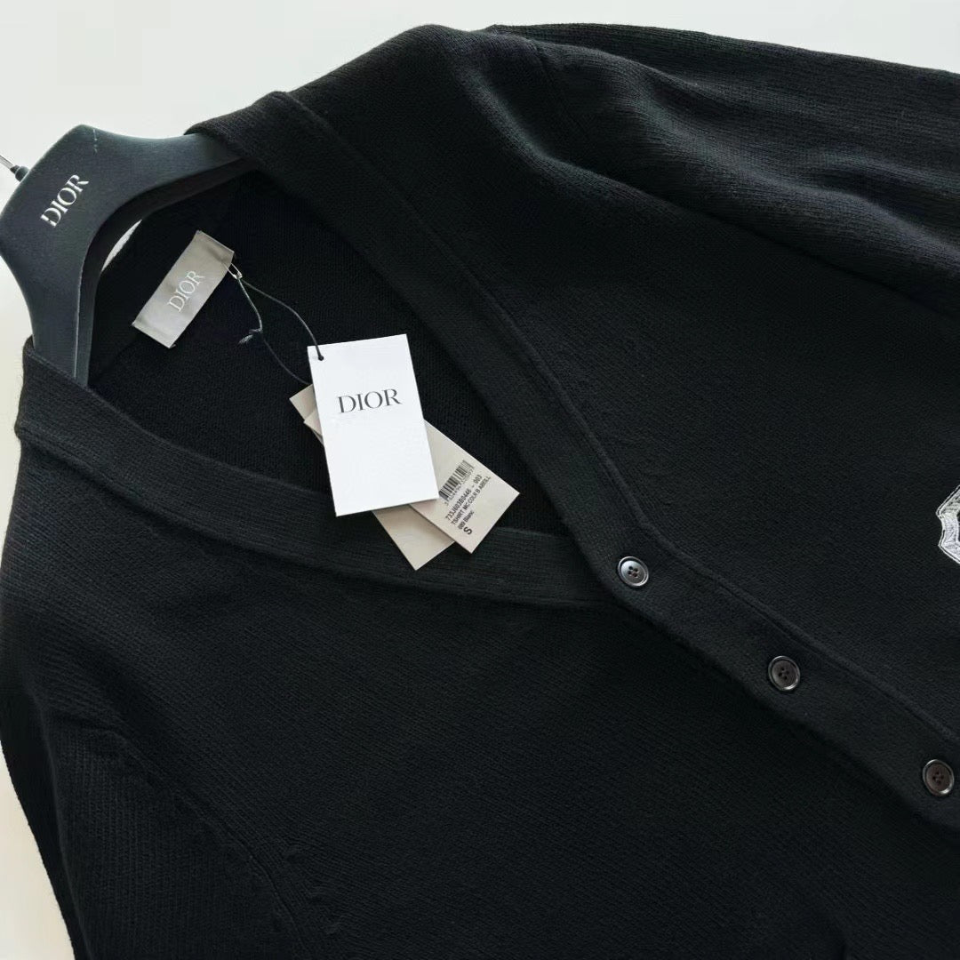 Schwarze und graue Jacke