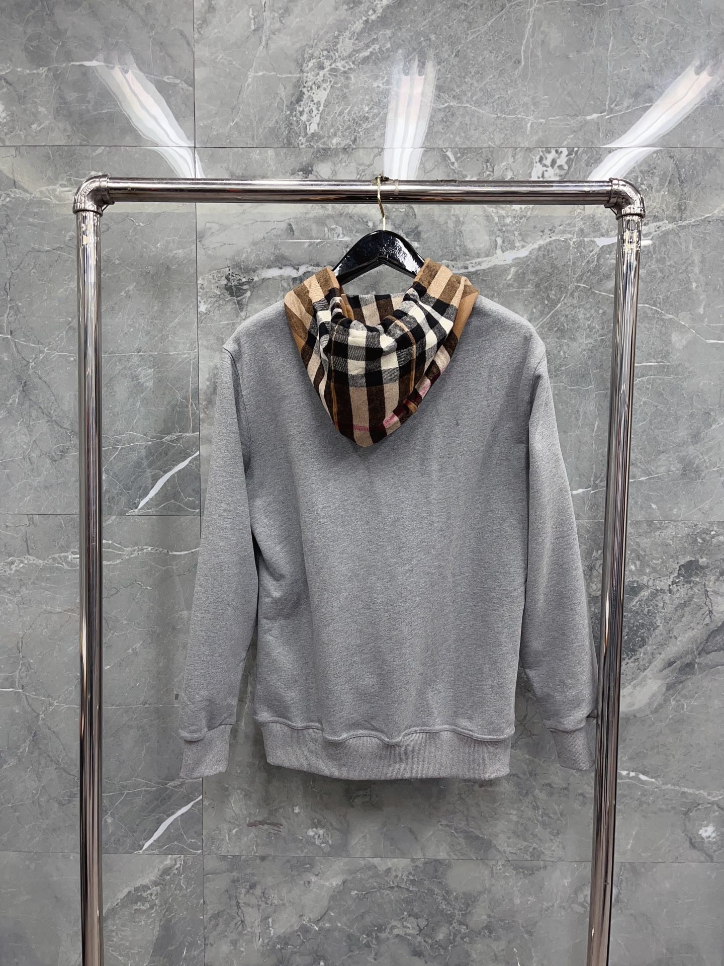 هودي أسود، أزرق غامق، رمادي وكاكي