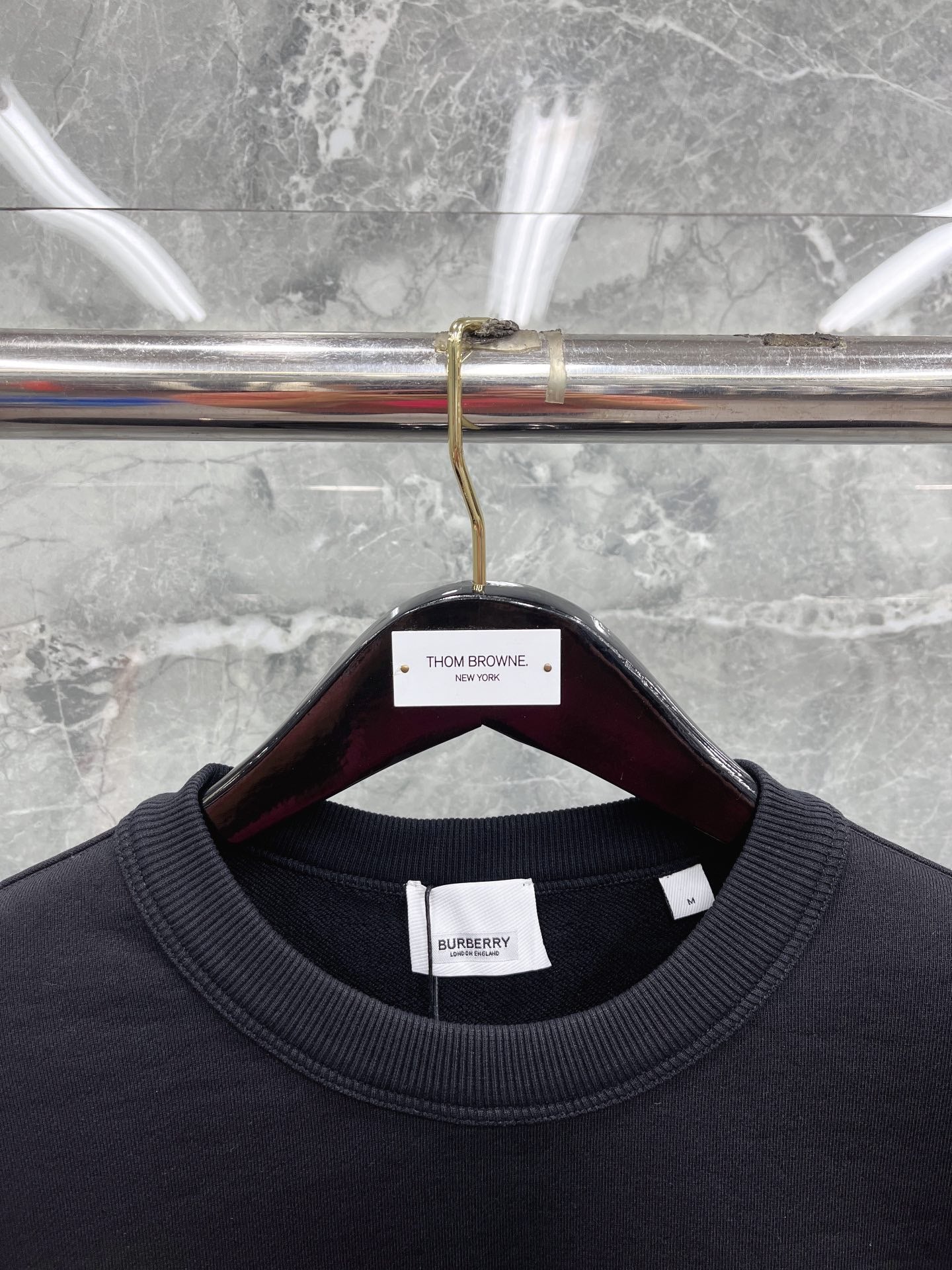 Schwarz-weißes Trikot