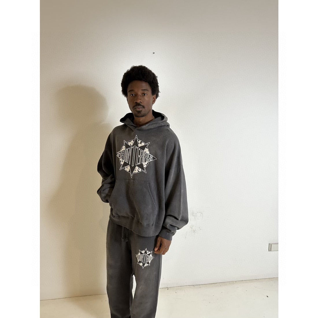 Schwarzer Hoodie