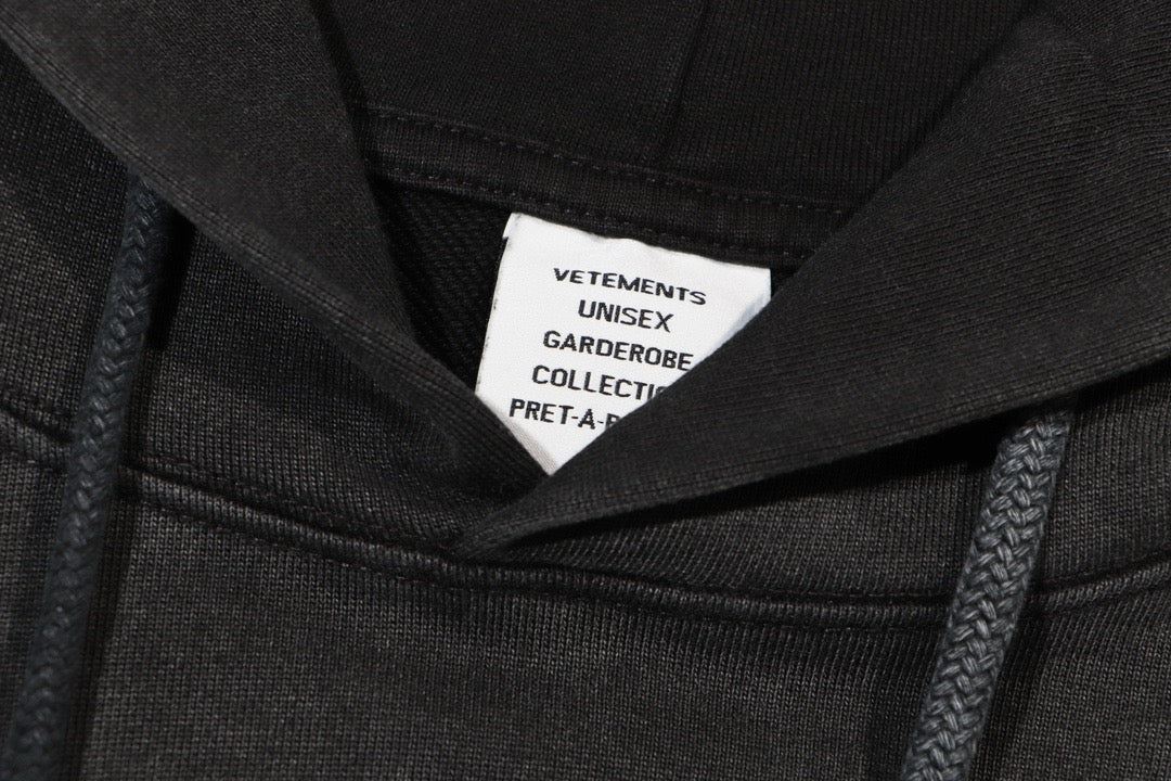 Dunkelschwarzer Hoodie
