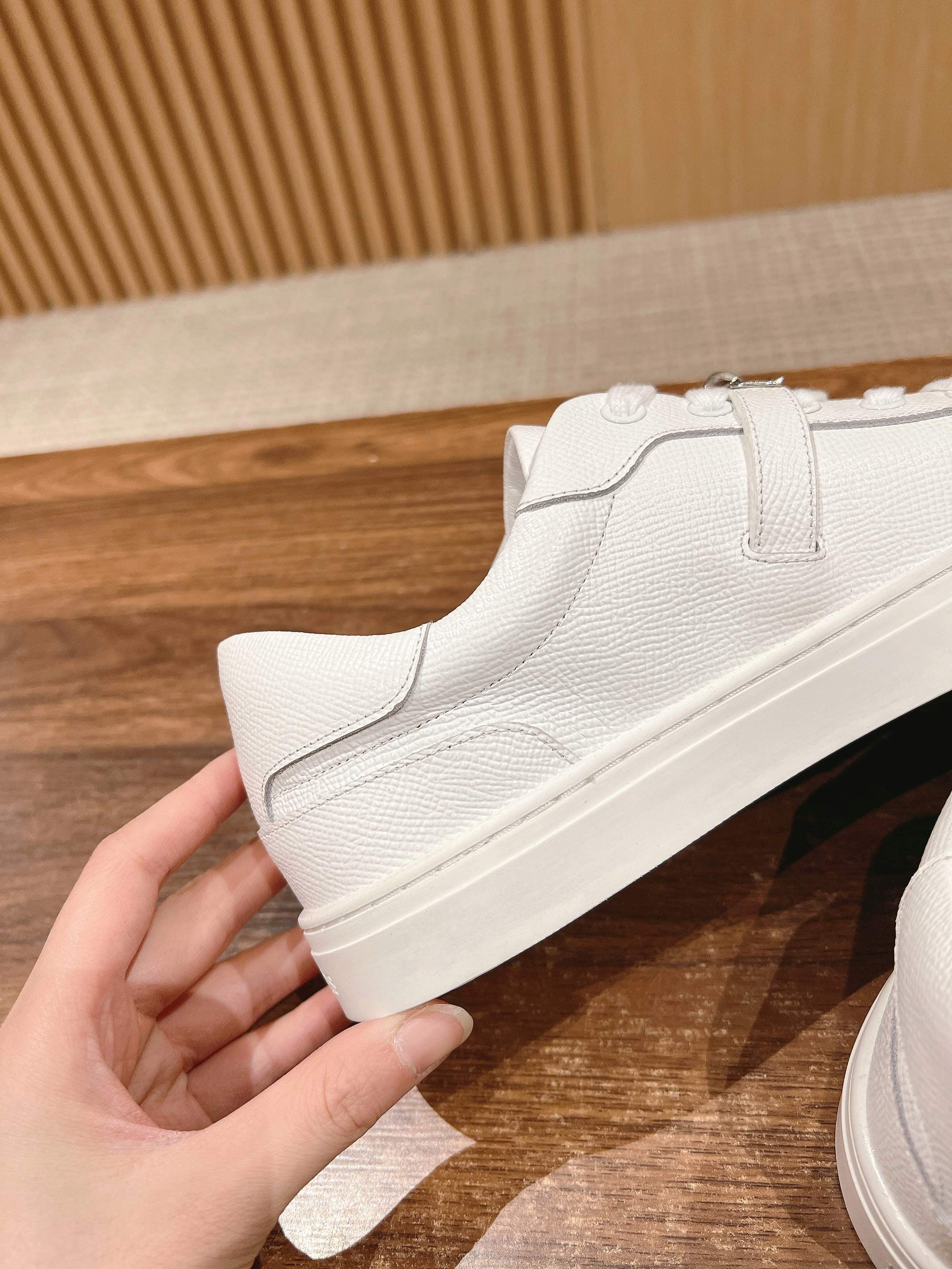 Mehrfarbige Schuhe