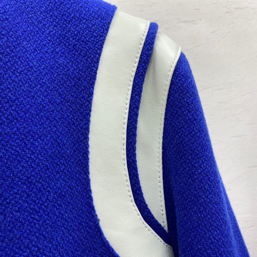 Blau-weiße Jacke