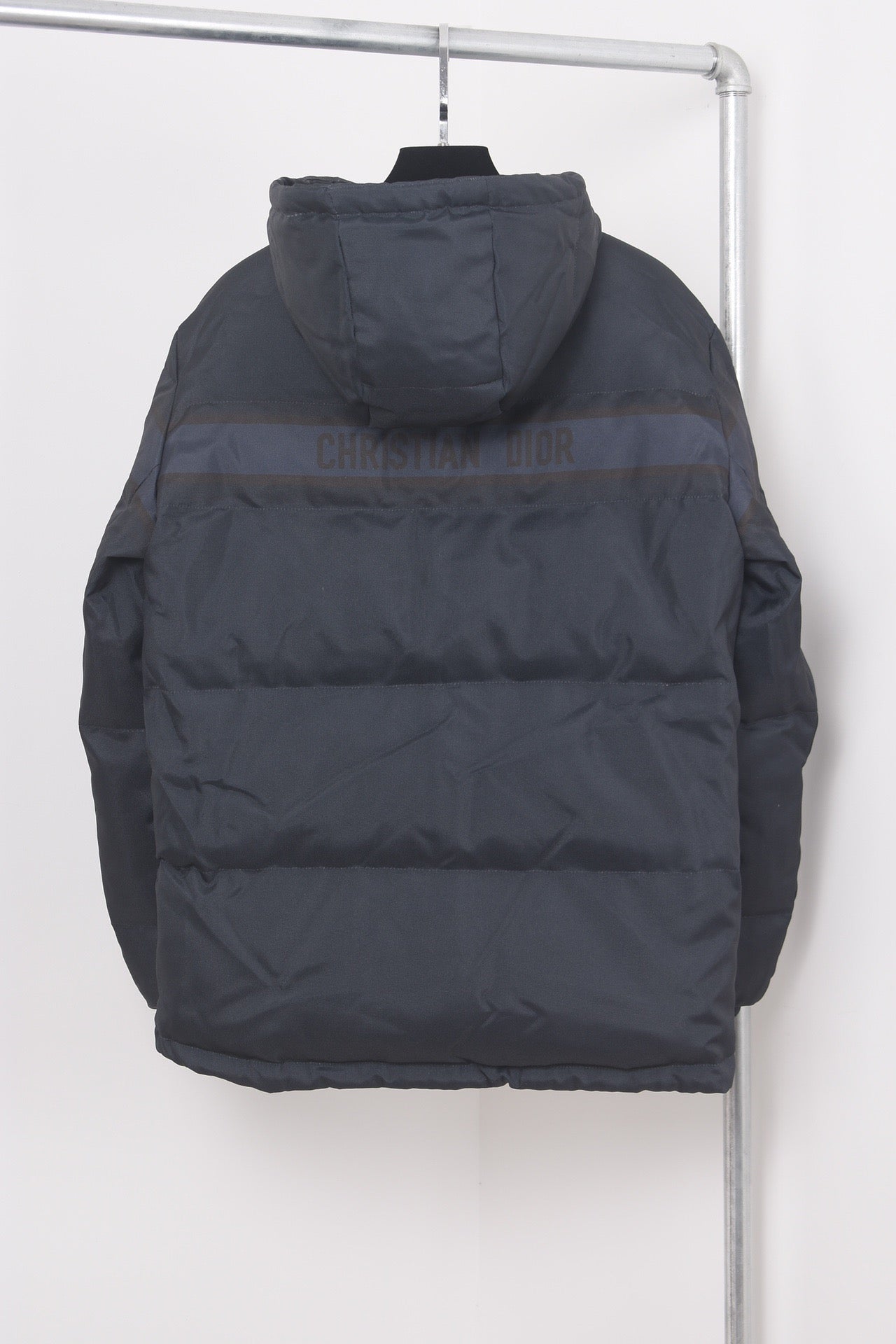 Chaqueta blanca y negra