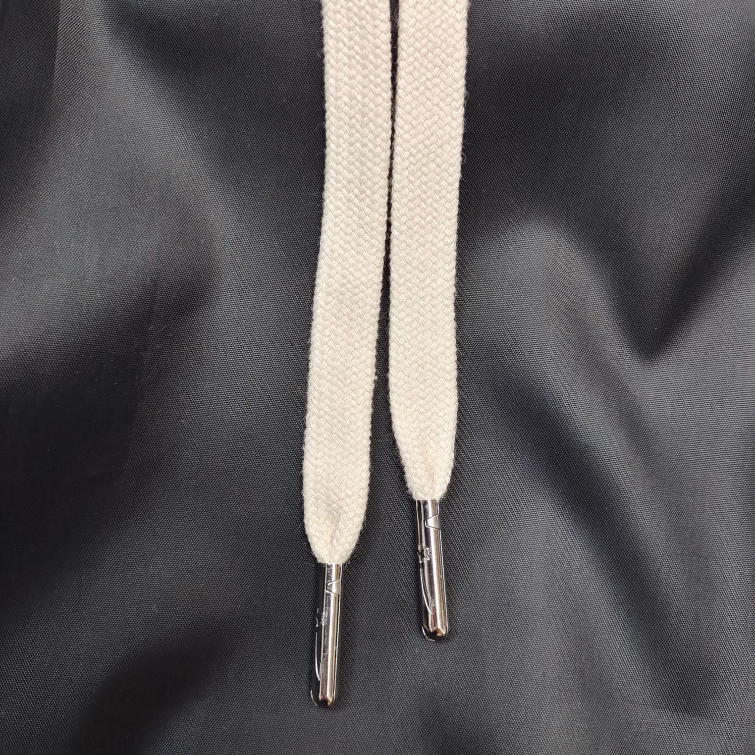 Schwarze Hosen