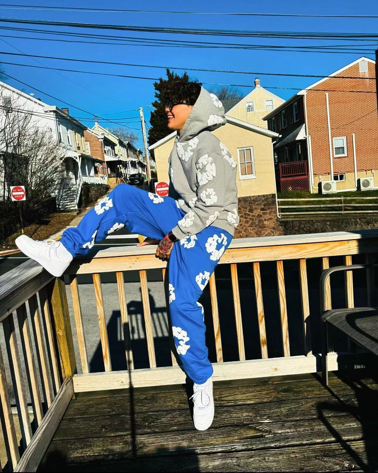 هودي باللونين الوردي والأزرق