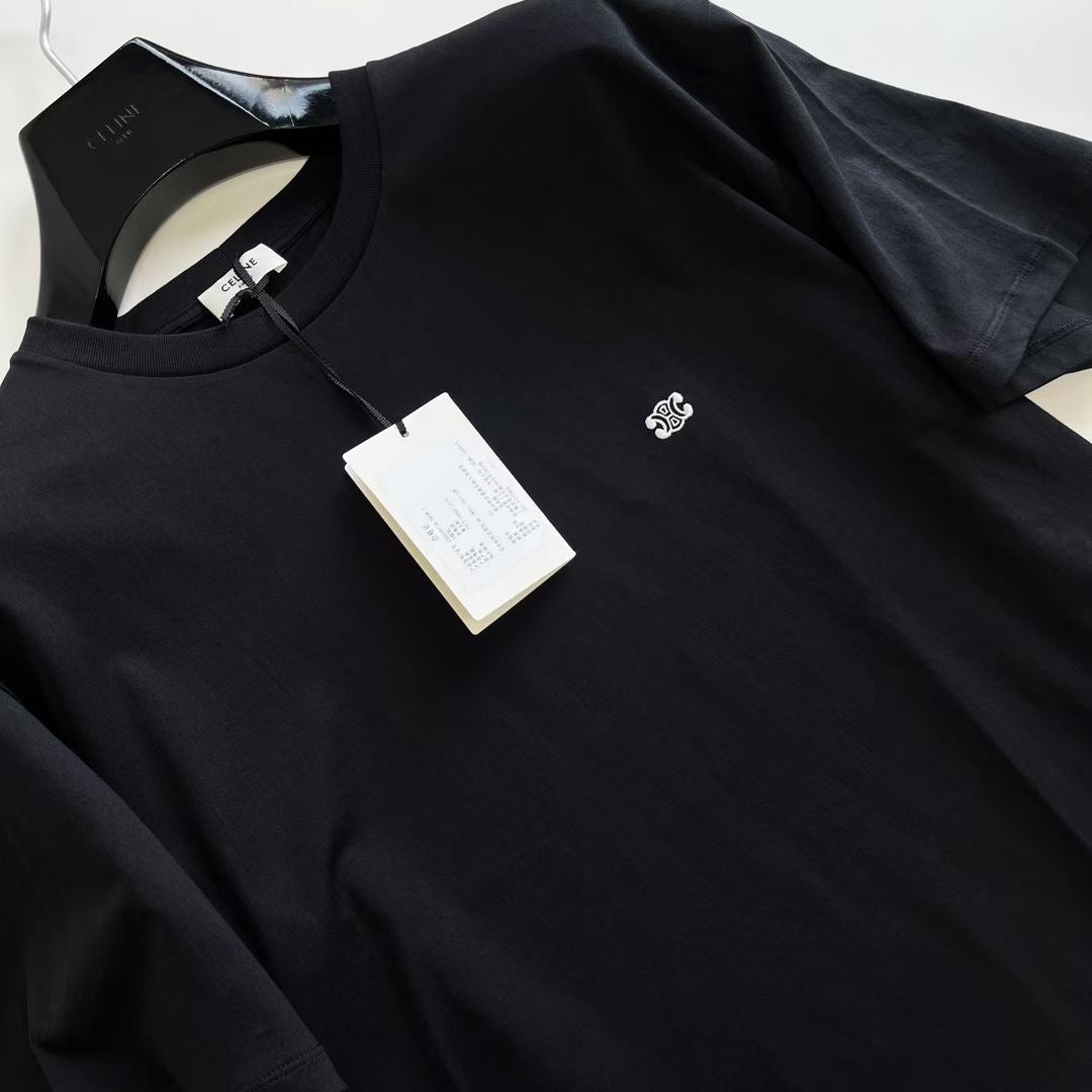 Schwarz-weißes T-Shirt