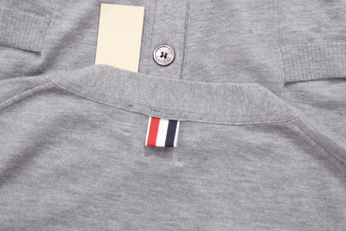 Schwarze, marineblaue, graue und dunkelgraue Jacke