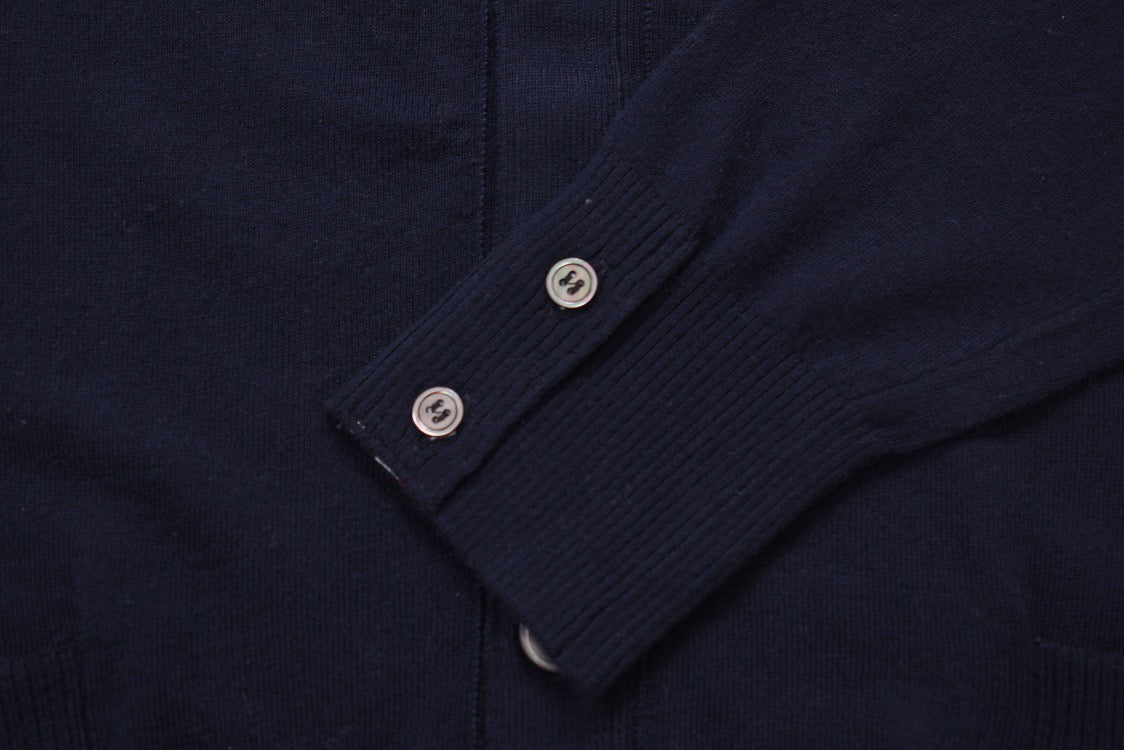 Schwarze, marineblaue, graue und dunkelgraue Jacke