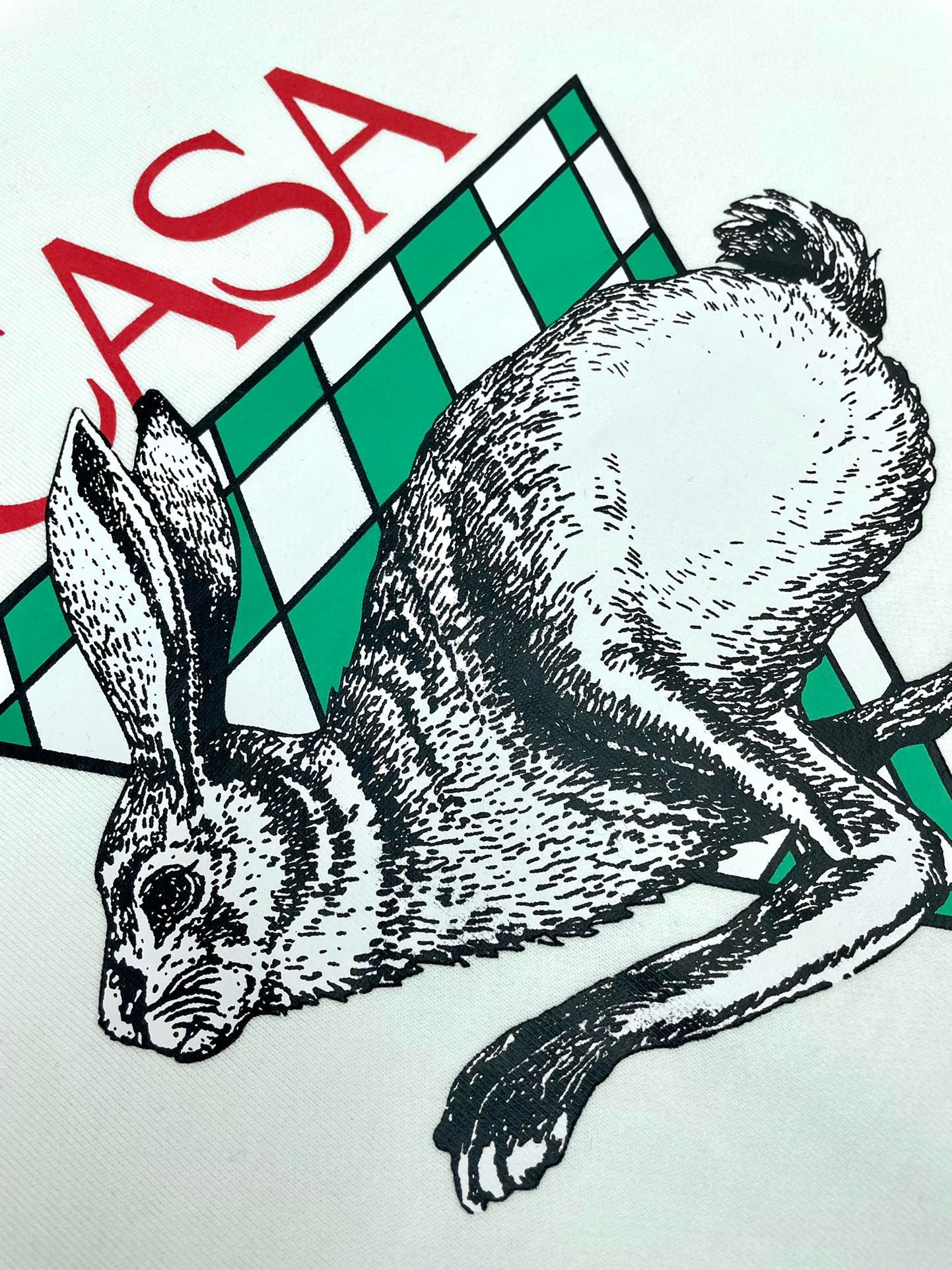 سويت شيرت أبيض وأسود