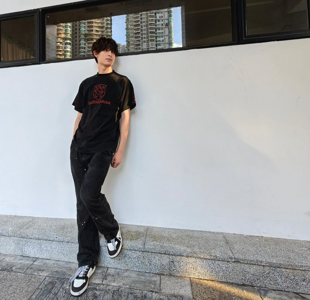 تي شيرت أسود داكن