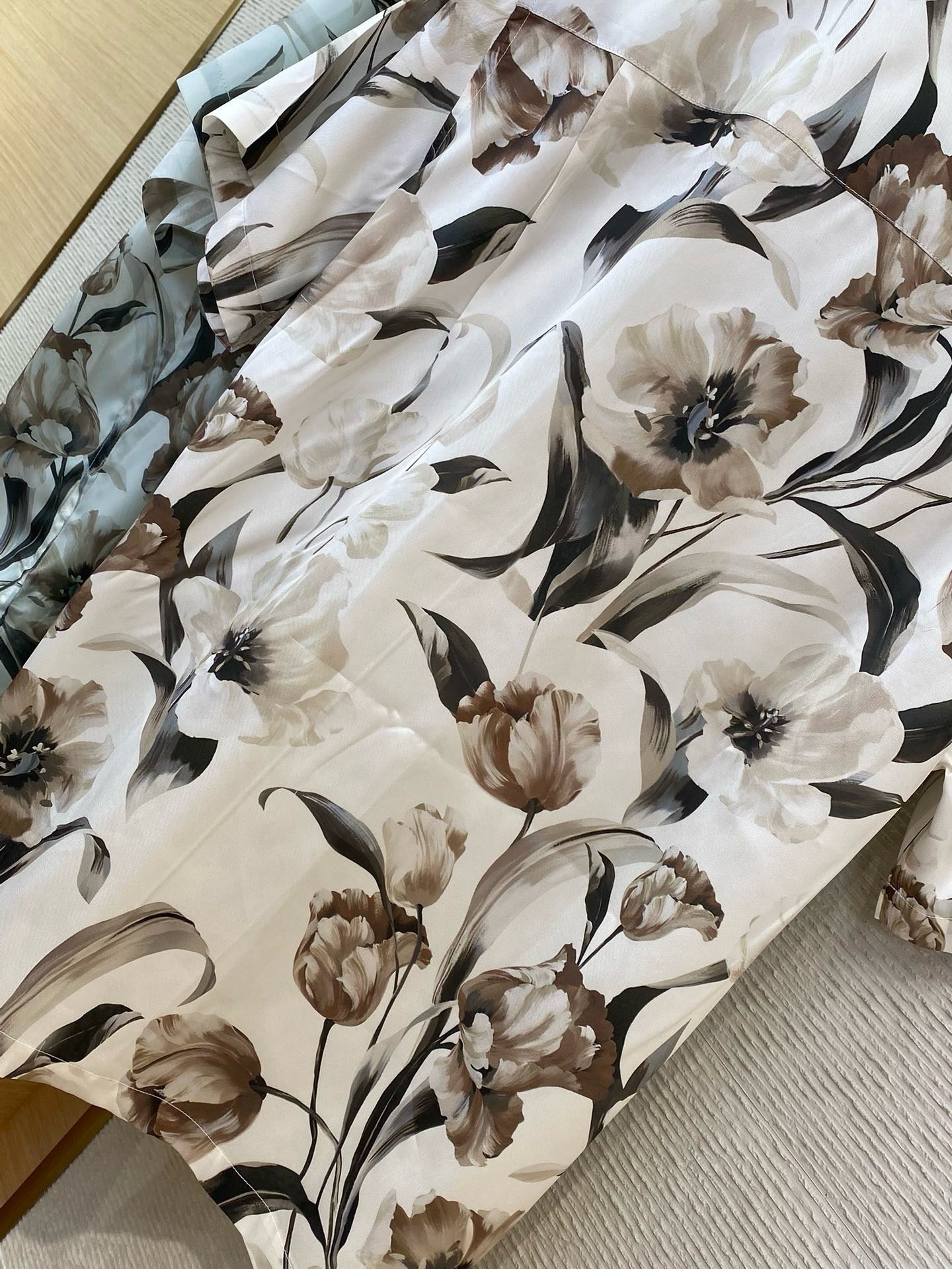 Mehrfarbiges T-Shirt mit Shorts