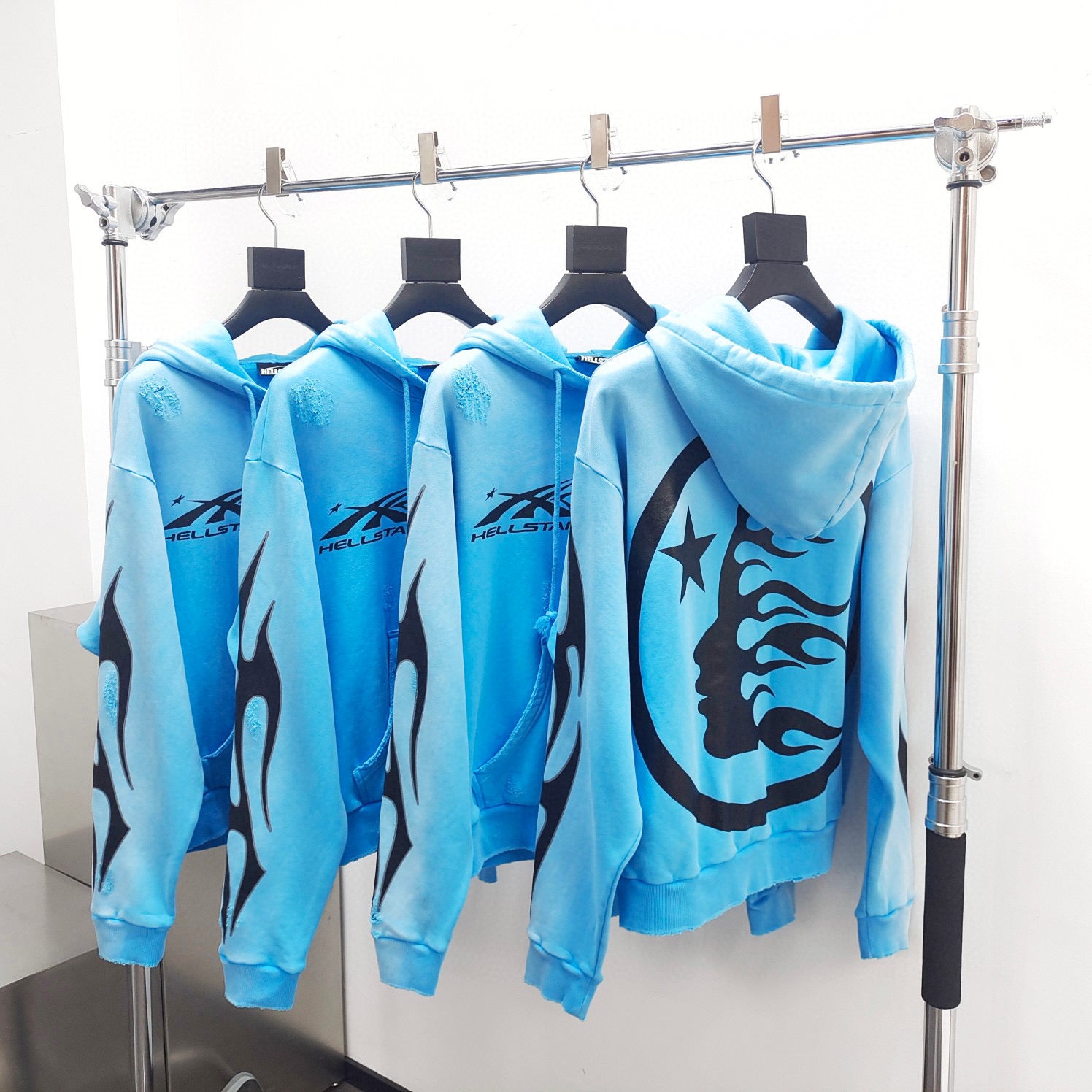Himmelblauer Hoodie