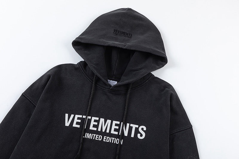 Schwarzer Hoodie
