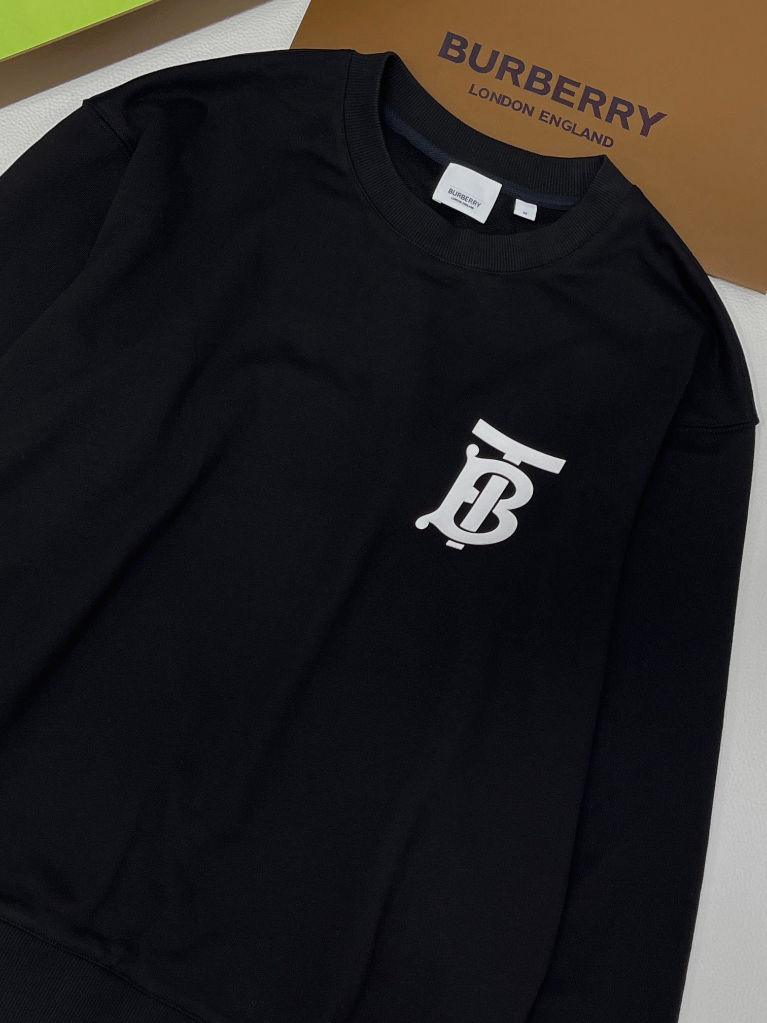 Schwarz-weißes Trikot