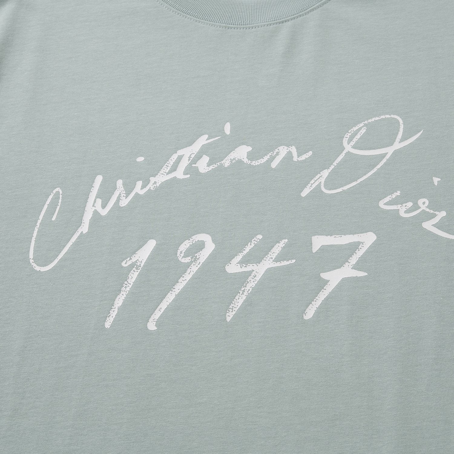 Schwarzes, weißes und blaues T-Shirt