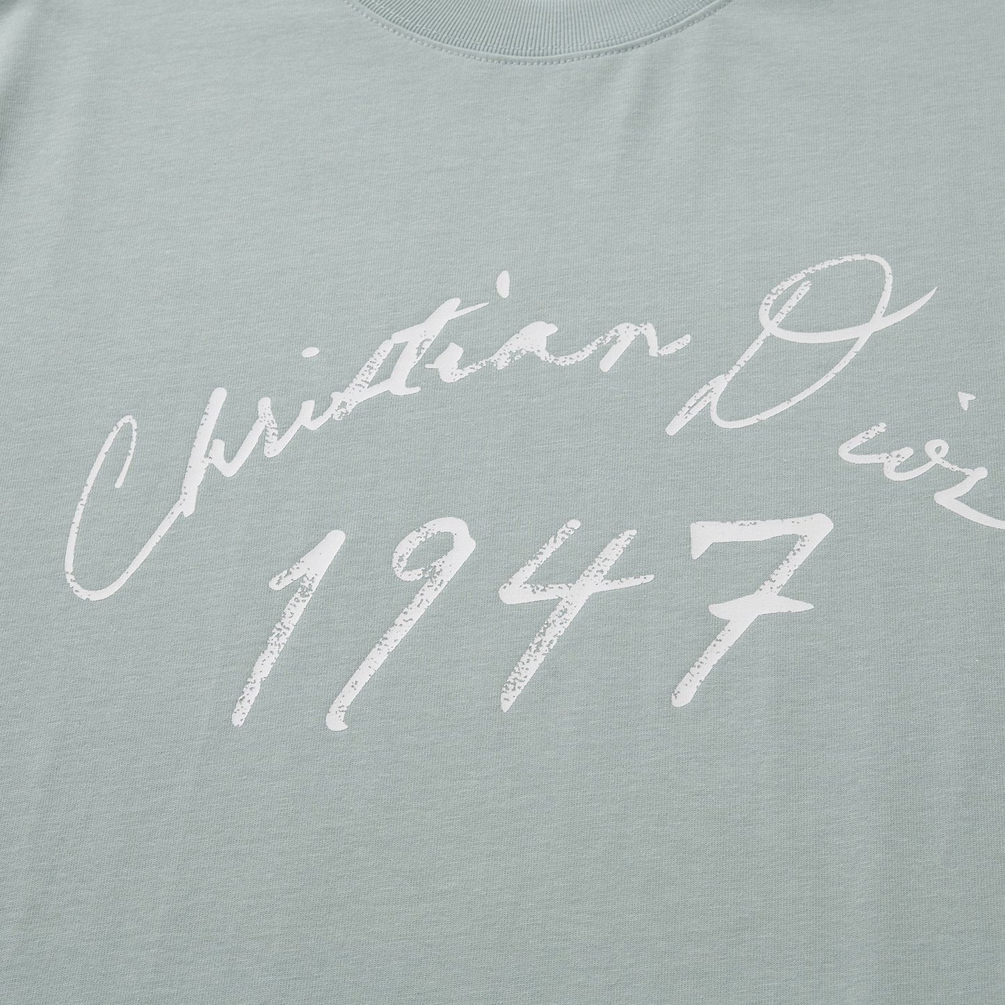 Schwarzes, weißes und blaues T-Shirt