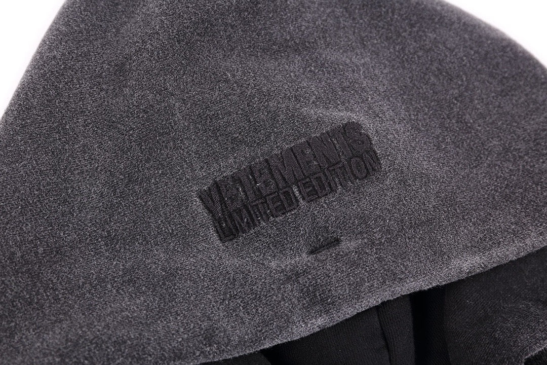 Schwarzer Hoodie