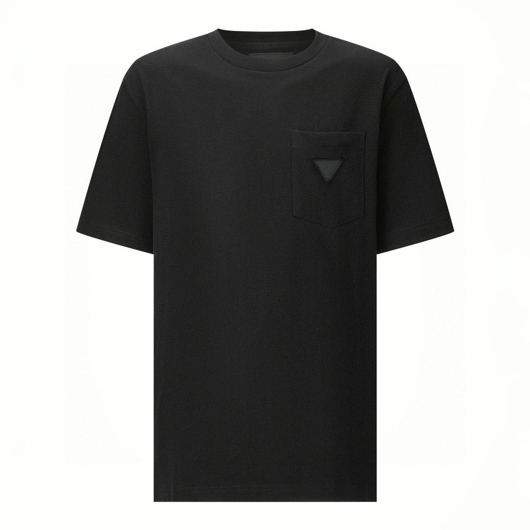 Schwarz-weißes T-Shirt