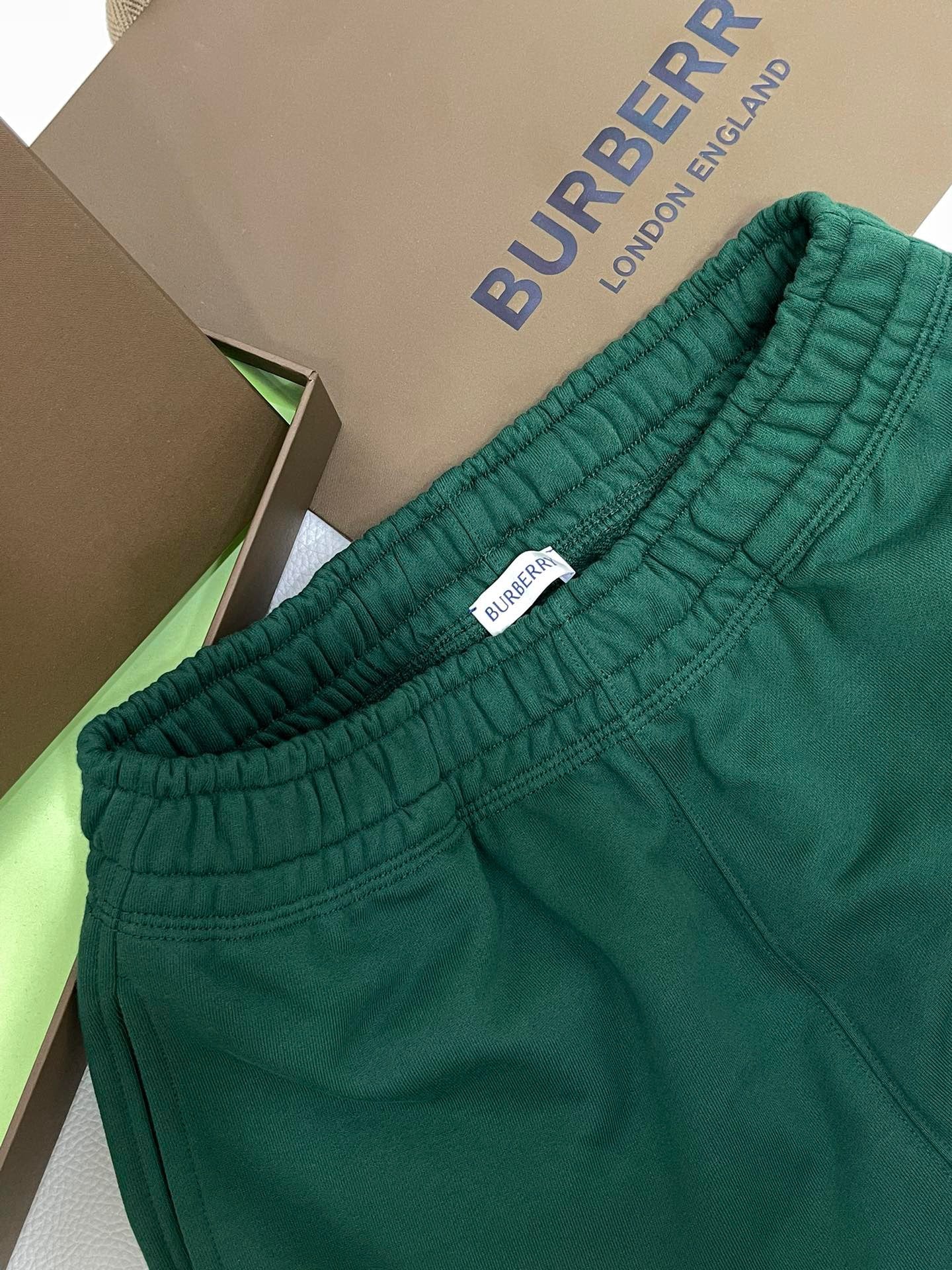 Schwarz, Weiß und Grün Short