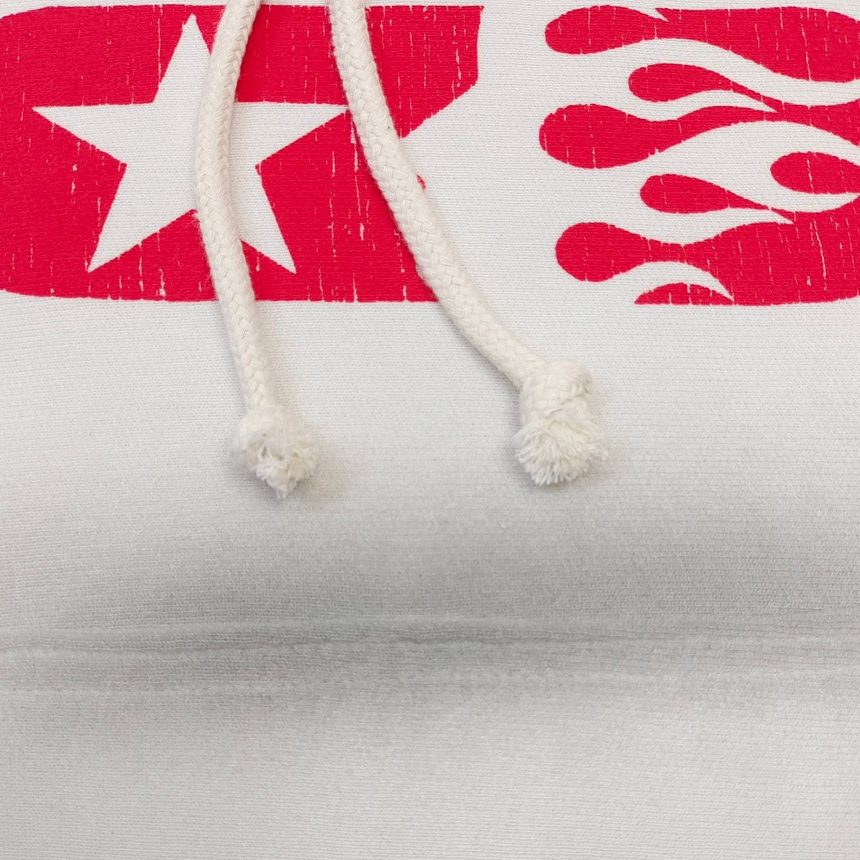 Dunkelweißer Hoodie