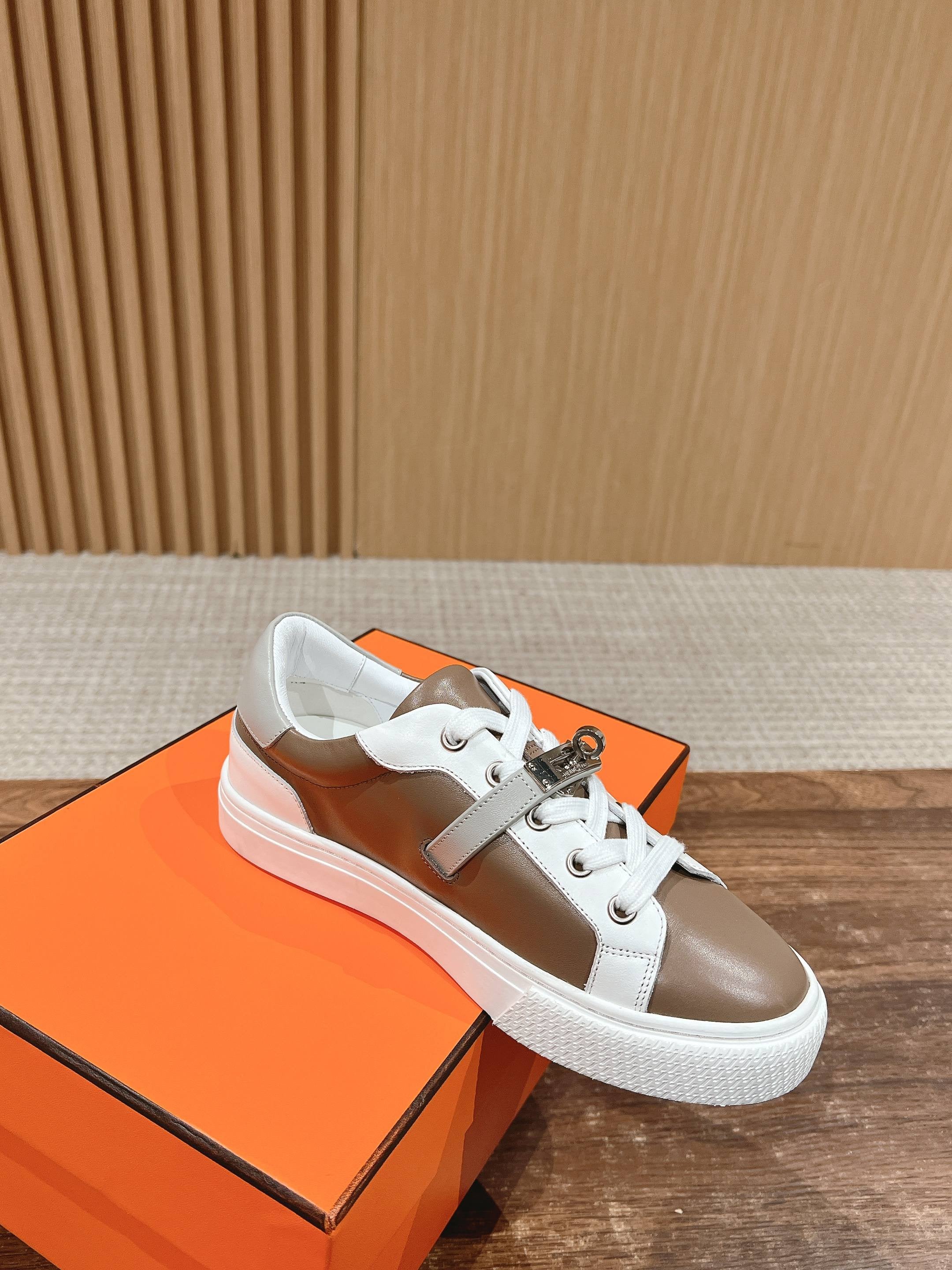 Mehrfarbige Schuhe