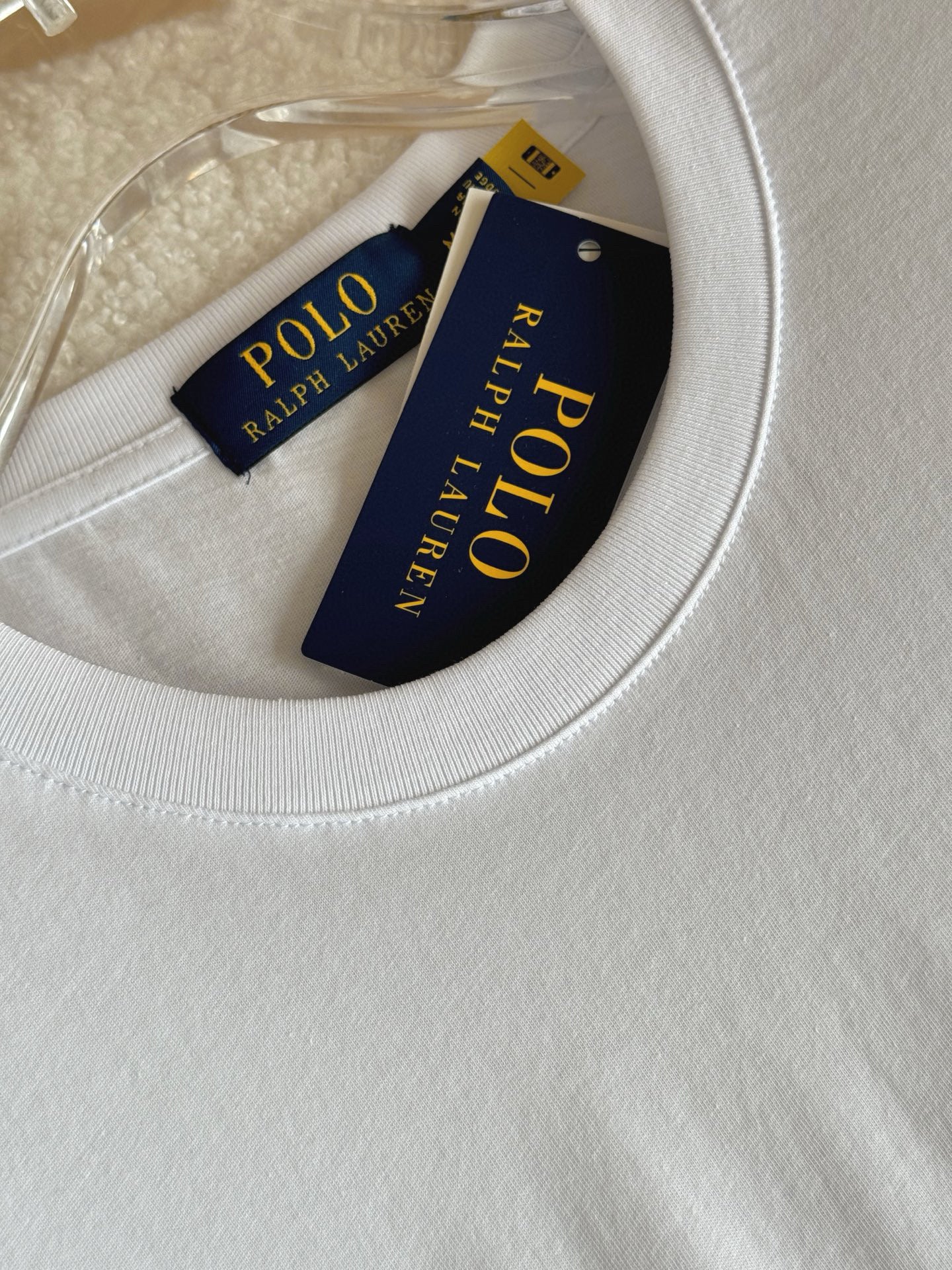 تي شيرت متعدد الألوان