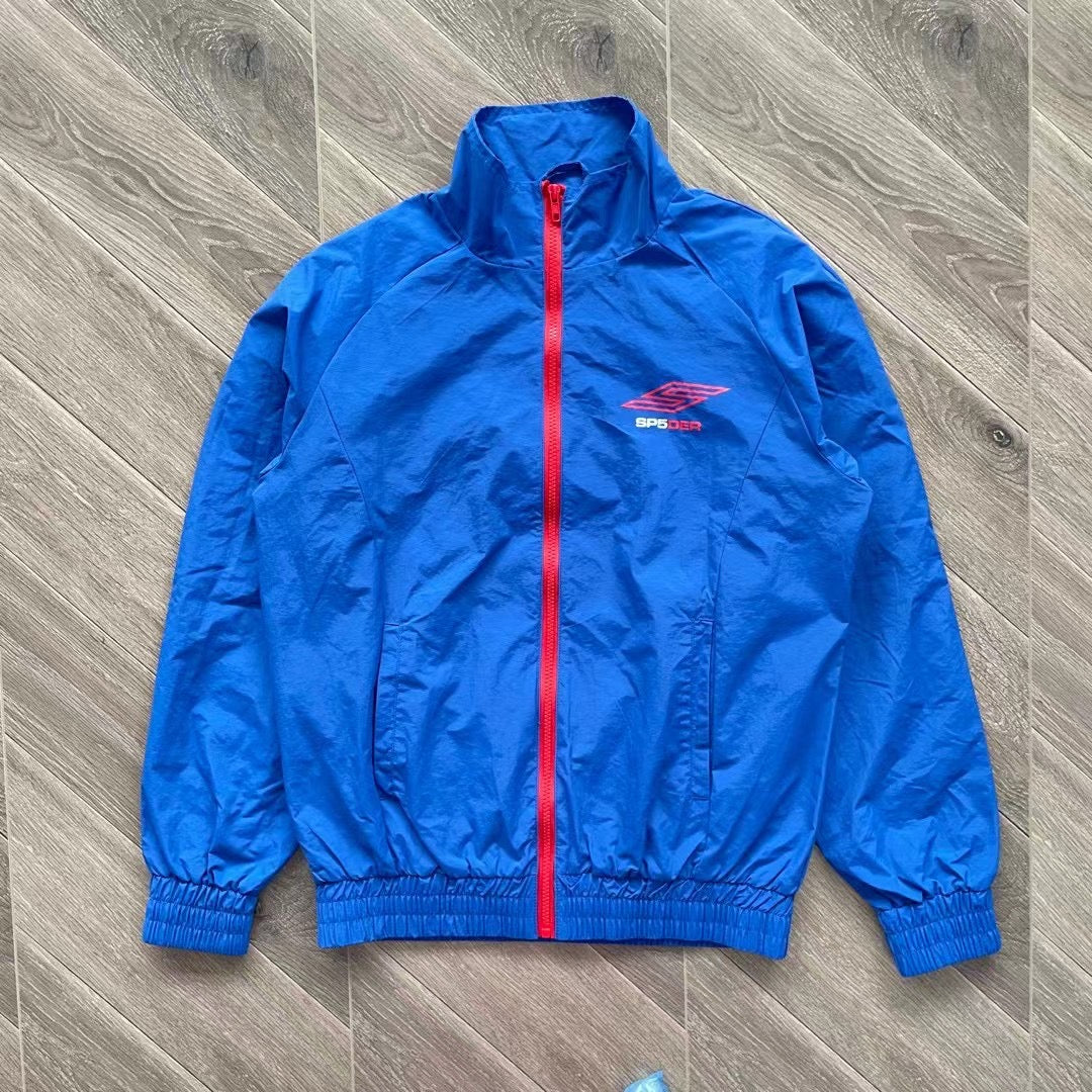 Schwarze und blaue Jacke mit Hose