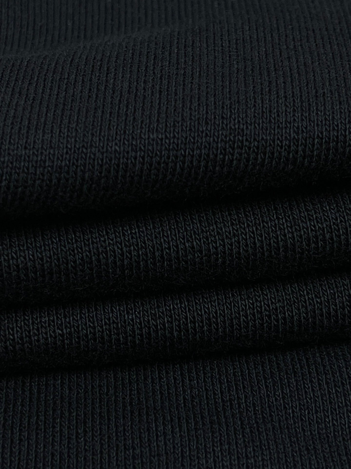 Schwarze und graue Jacke