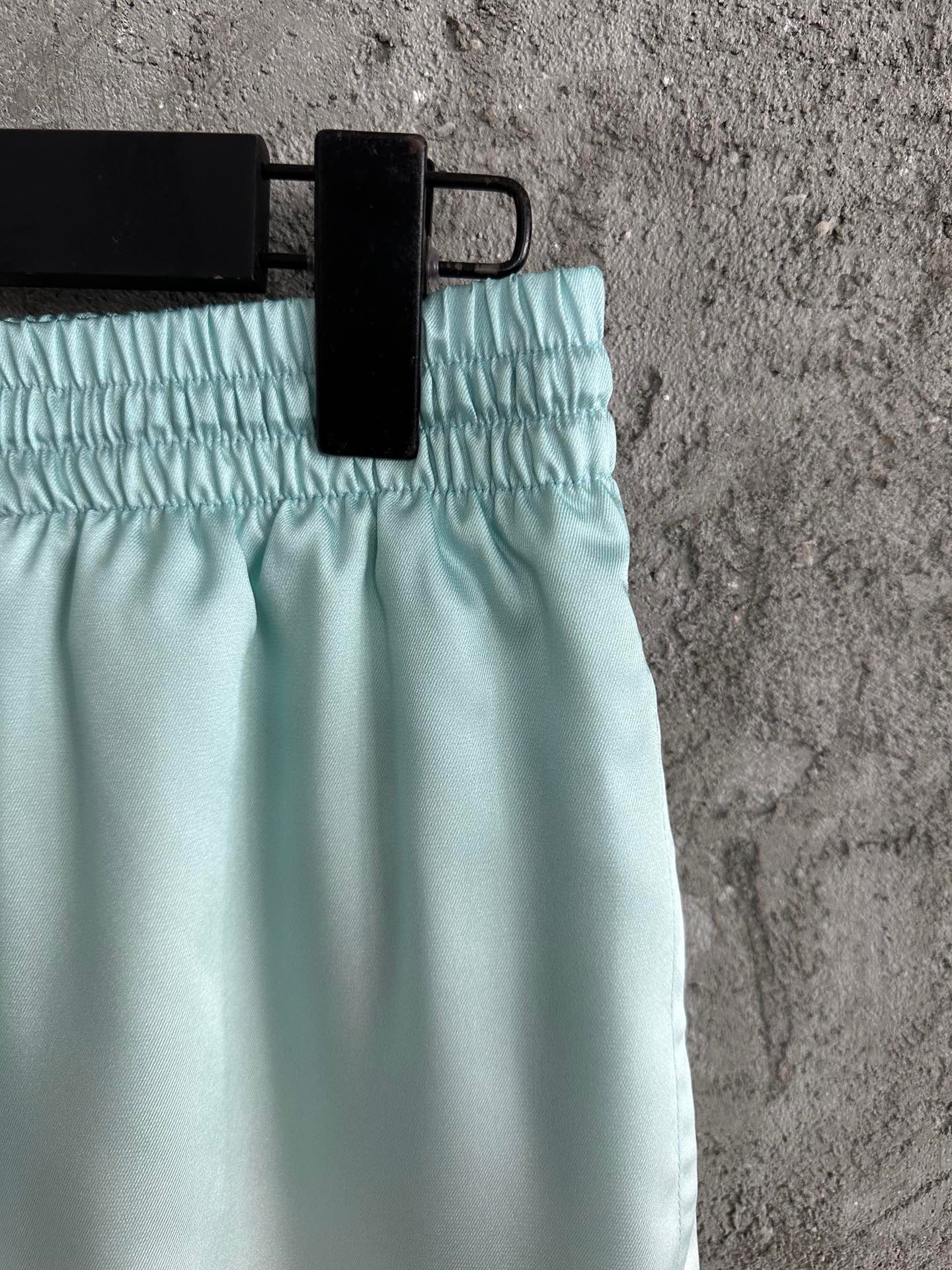 Himmelblaue Shorts
