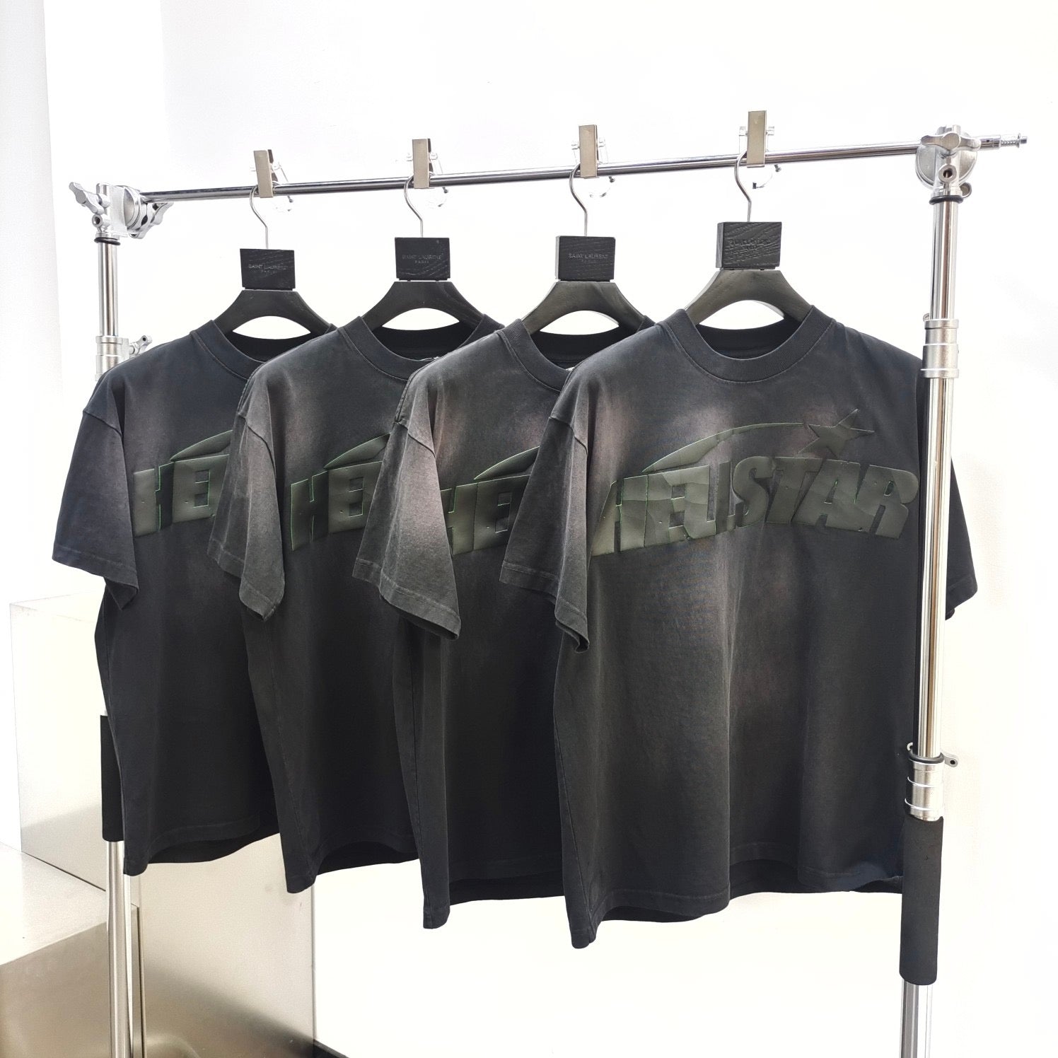 Dunkelschwarzes T-Shirt