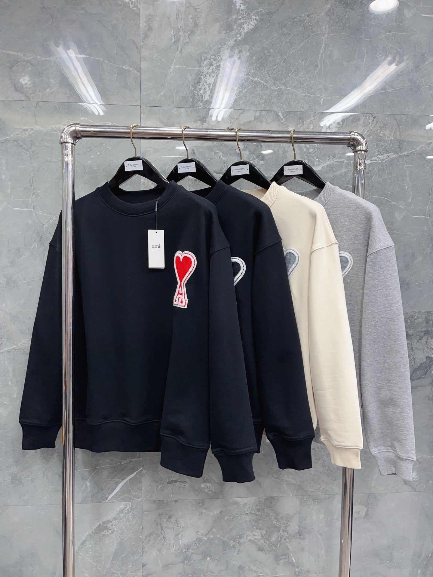 Jersey negro, gris y blanco