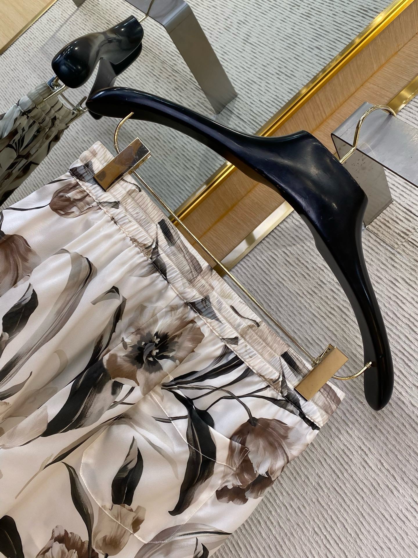 Mehrfarbiges T-Shirt mit Shorts