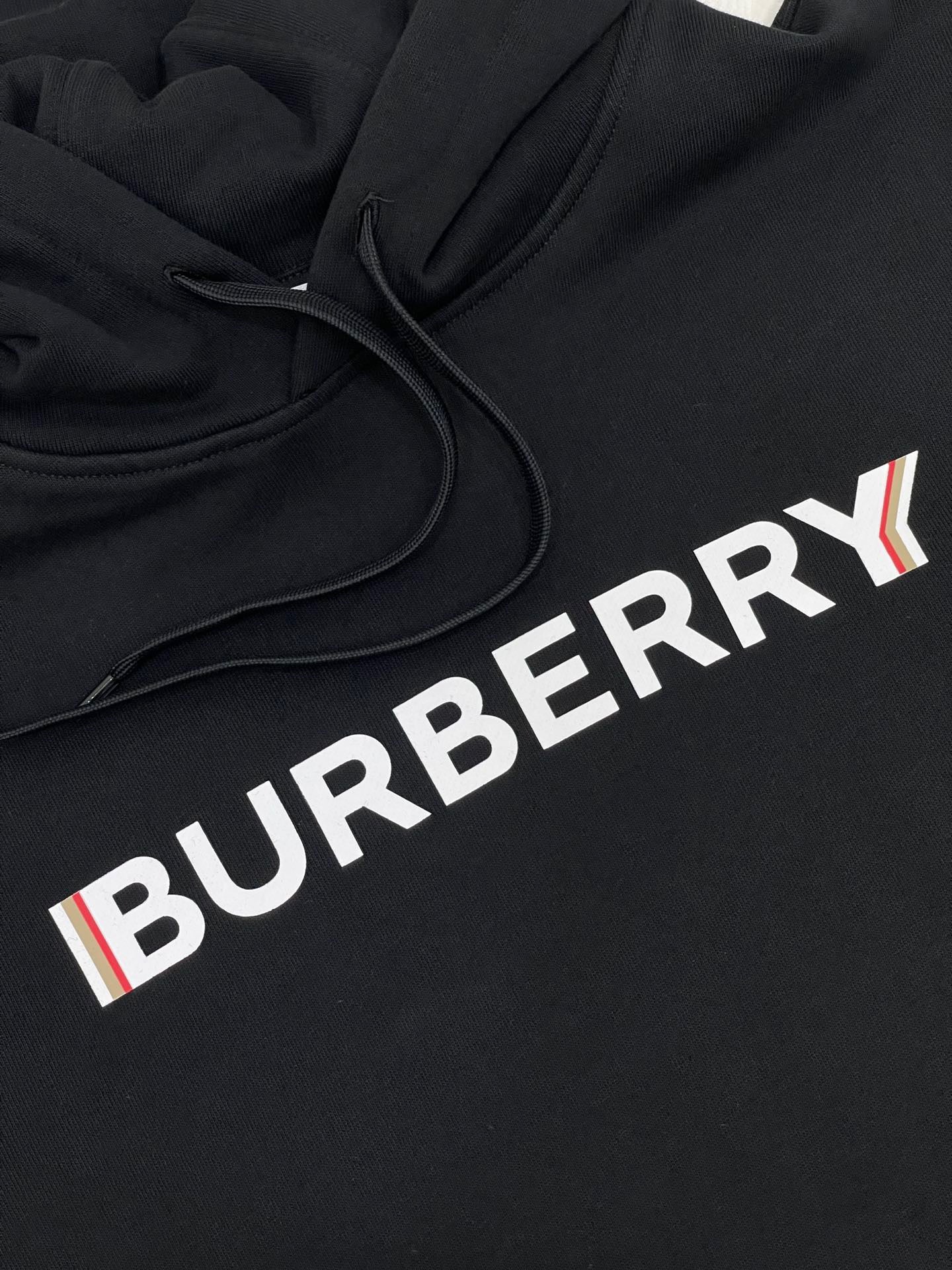Schwarzer Hoodie