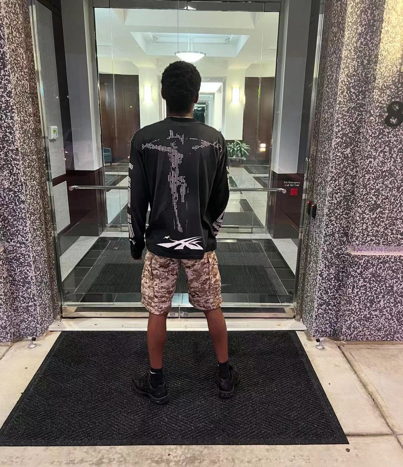 سويت شيرت أسود غامق