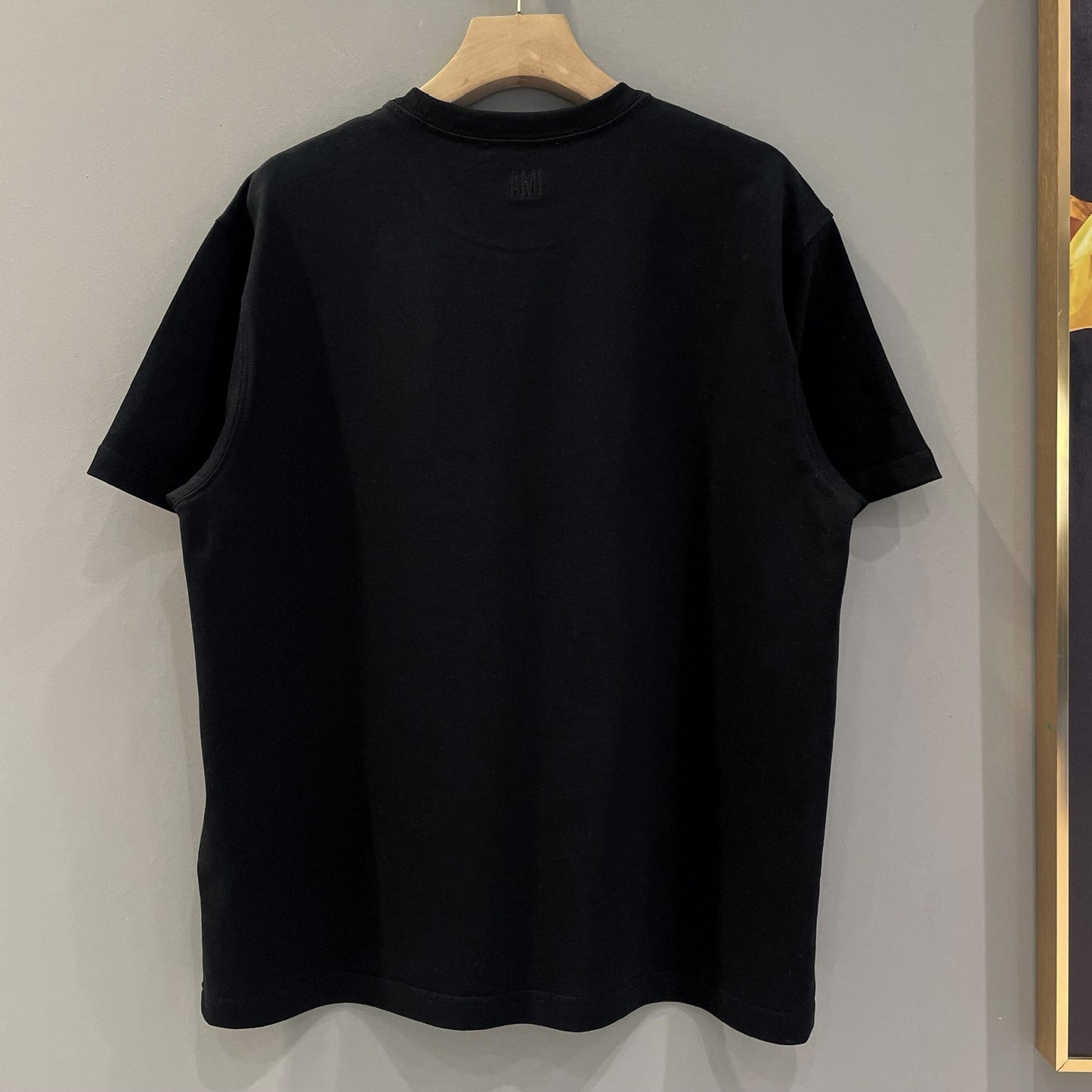 Weißes, schwarzes und graues T-Shirt