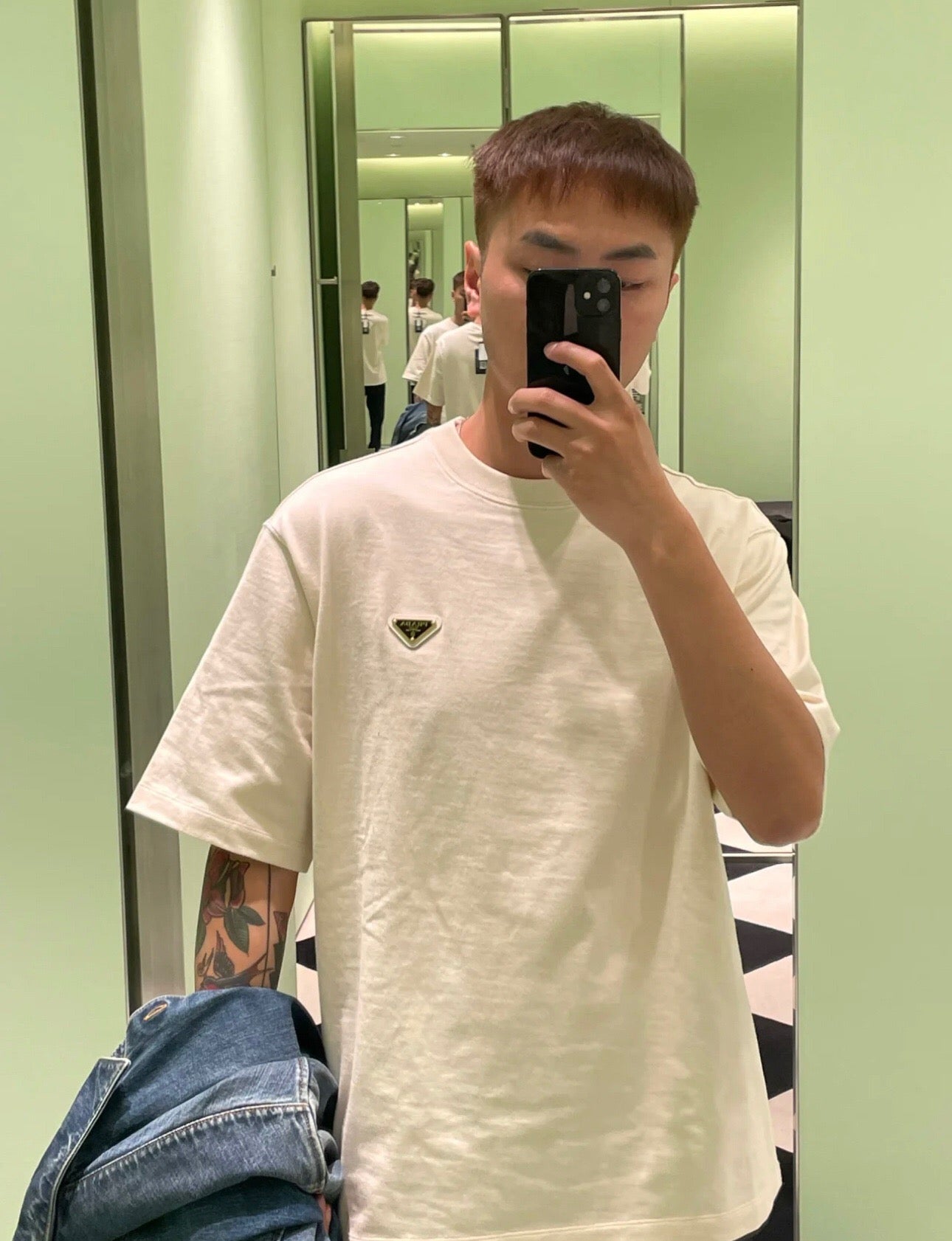 تي شيرت أبيض