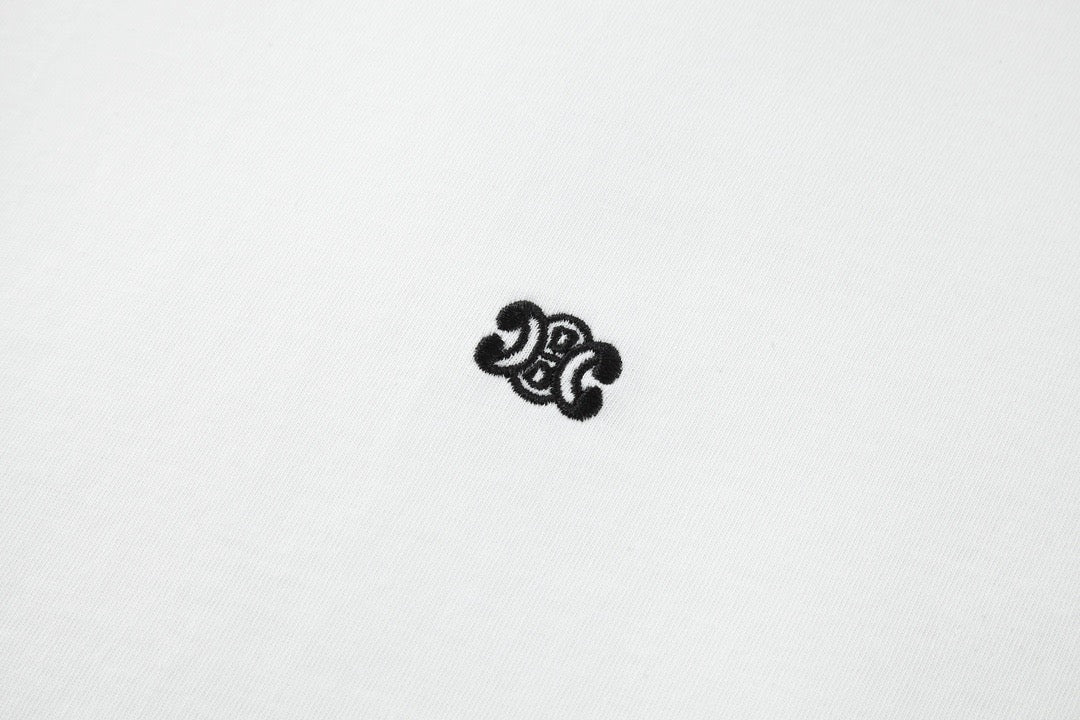 Schwarzes, weißes und graues T-Shirt