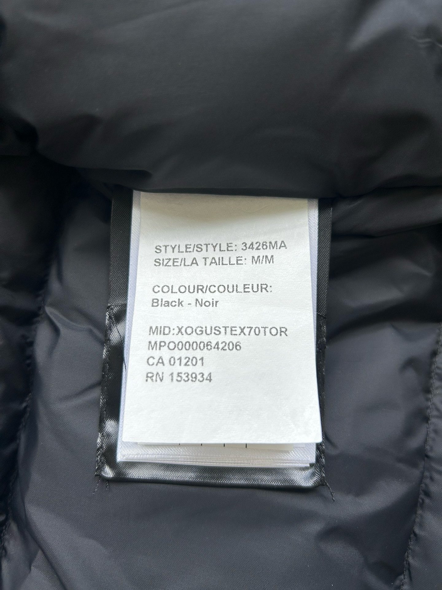 Schwarze und graue Jacke