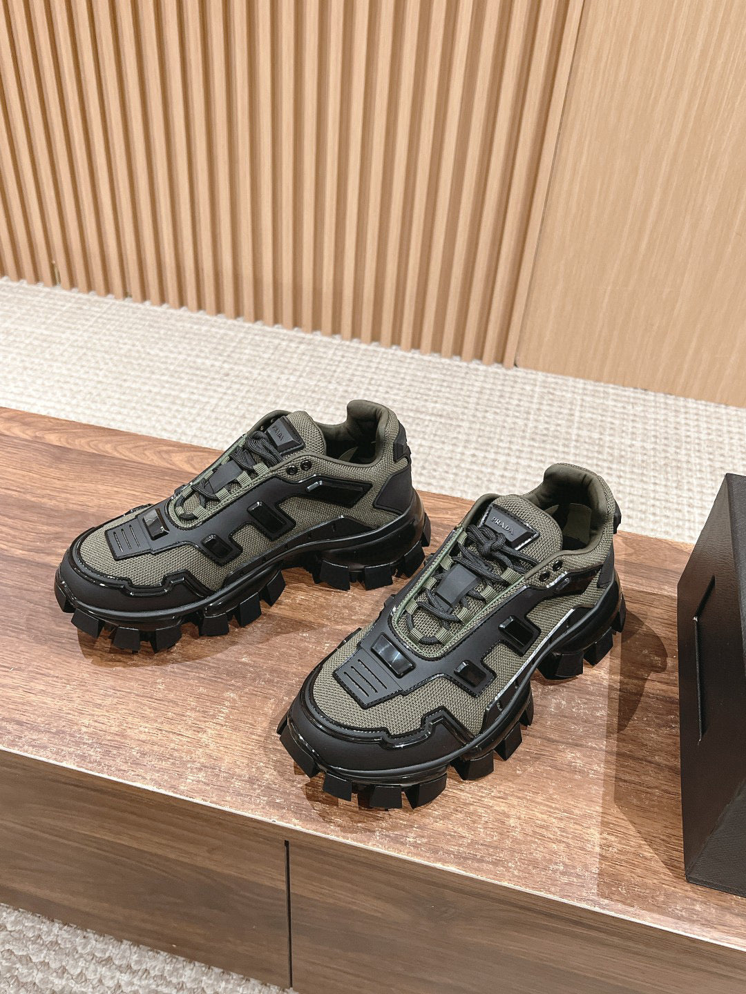 Weiß-Grüne Schuhe