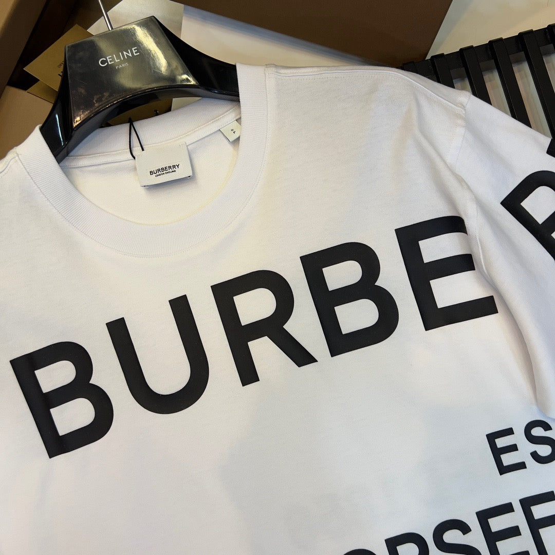 Schwarz-weißes T-Shirt