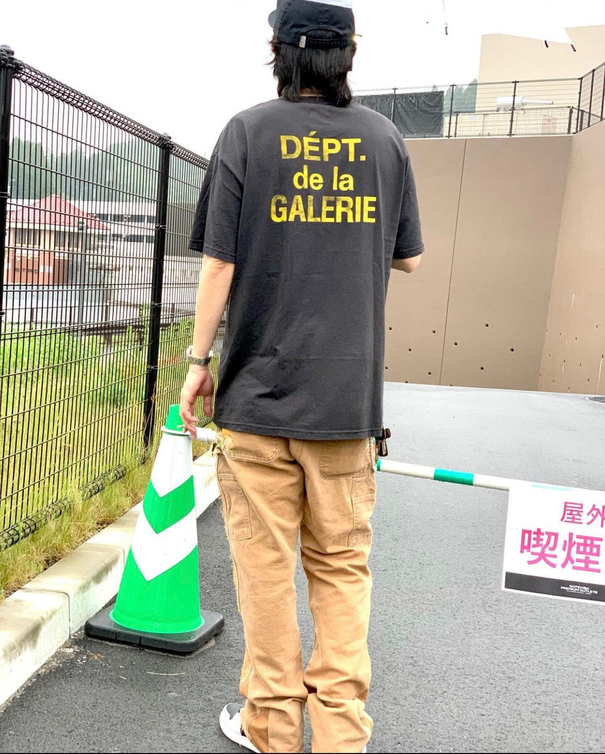 Gelbgraue Hose