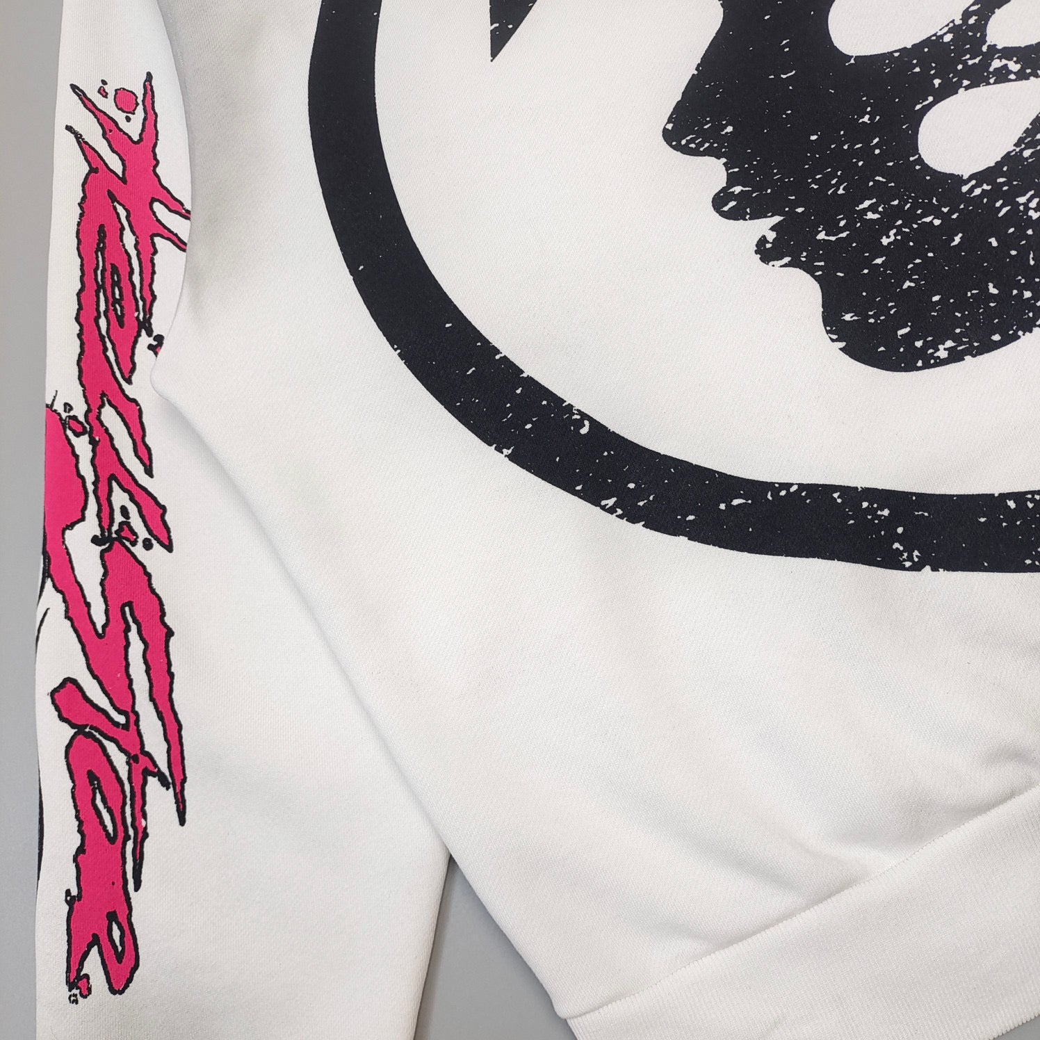 Sudadera con capucha blanca
