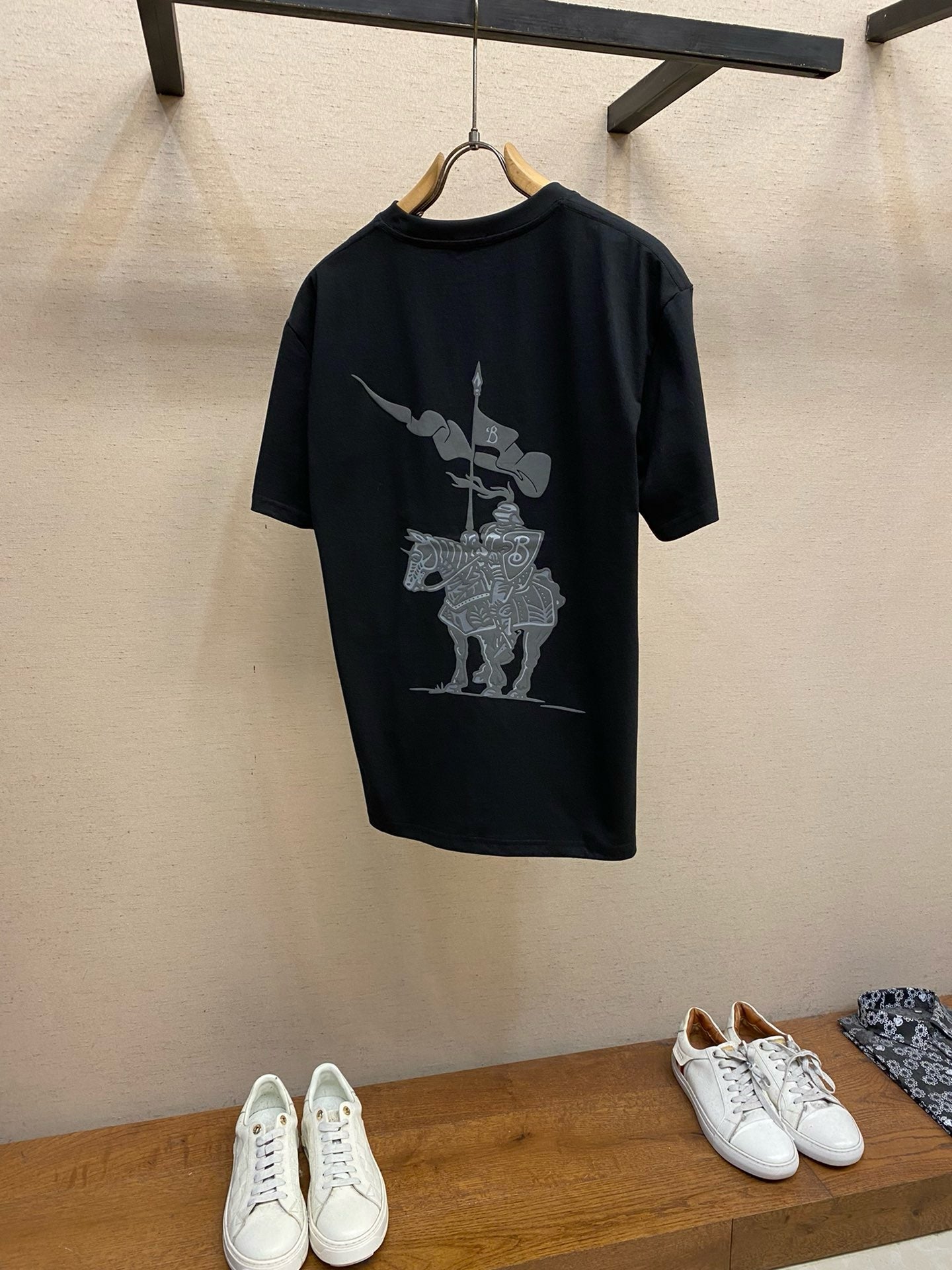 Schwarzes T-Shirt