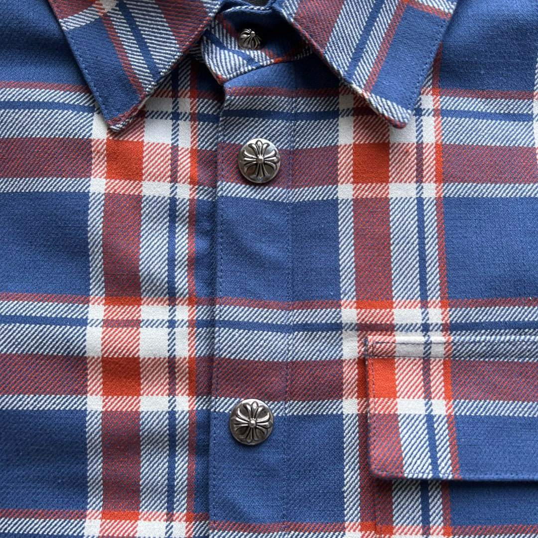 سترة حمراء وزرقاء