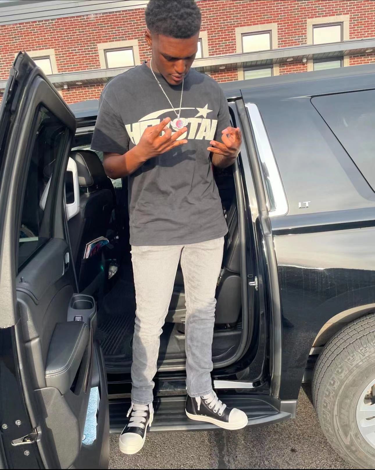 Dunkelschwarzes T-Shirt