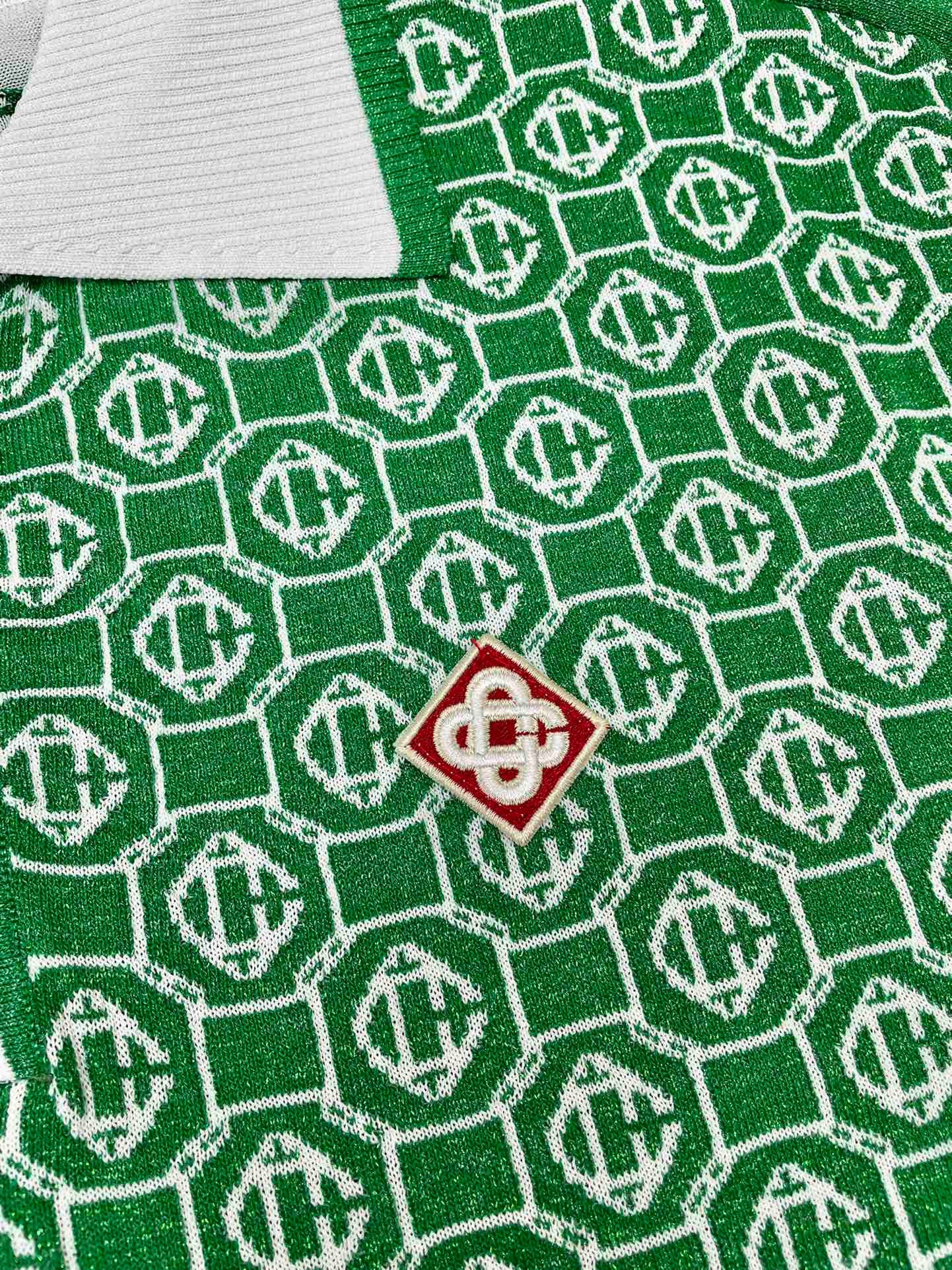 Grün-weißes Polo