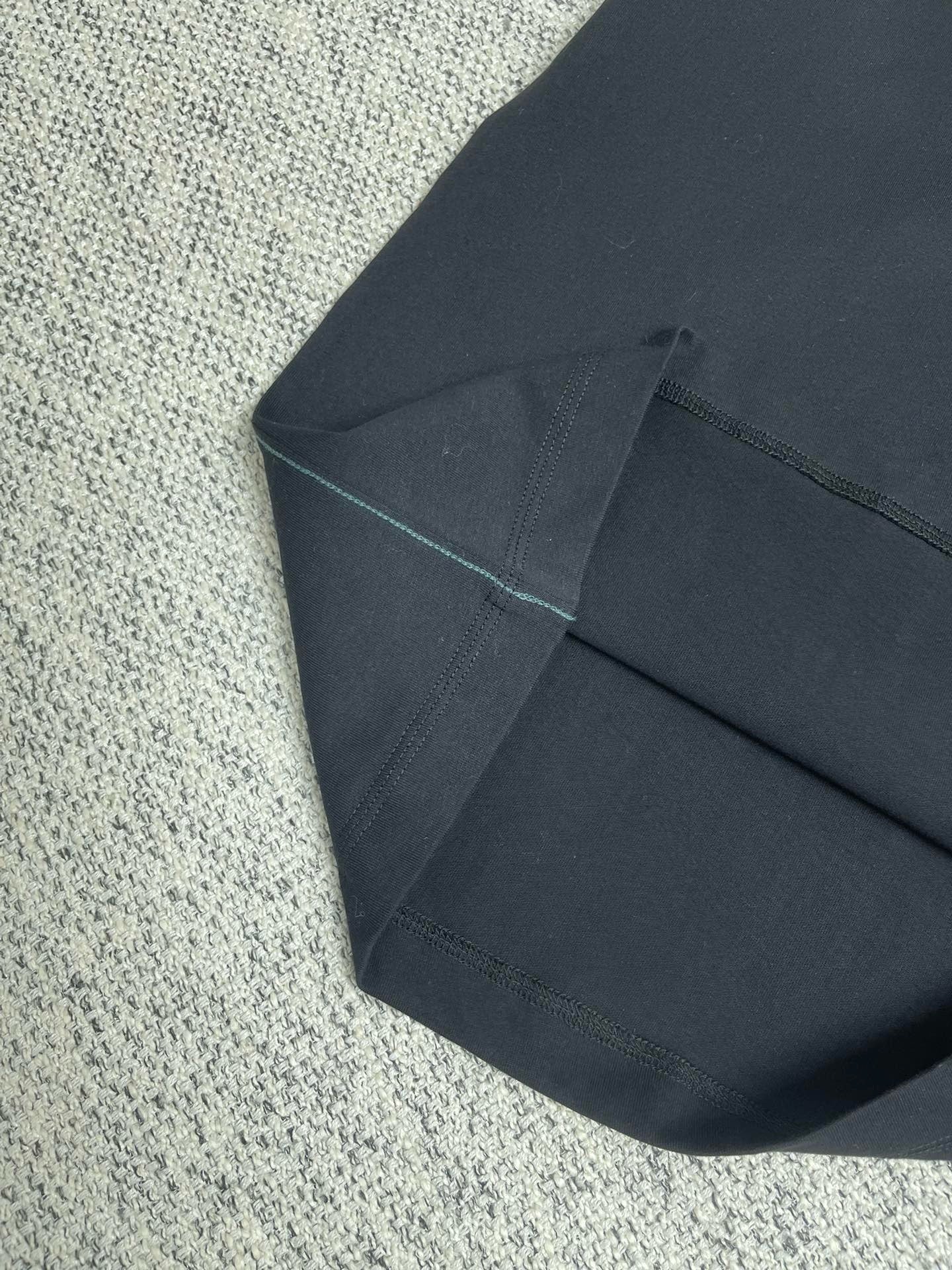 Mehrfarbiges T-Shirt