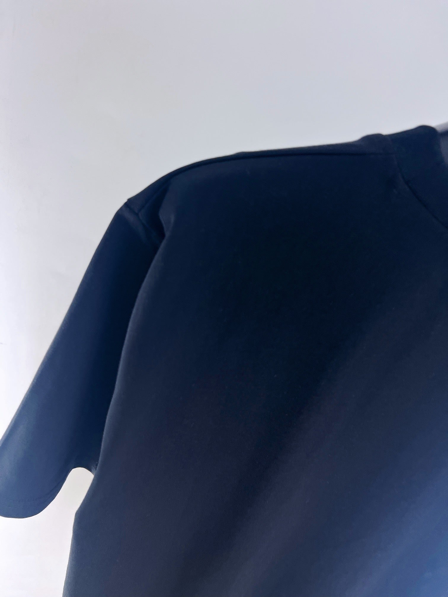 Blau-weißes T-Shirt